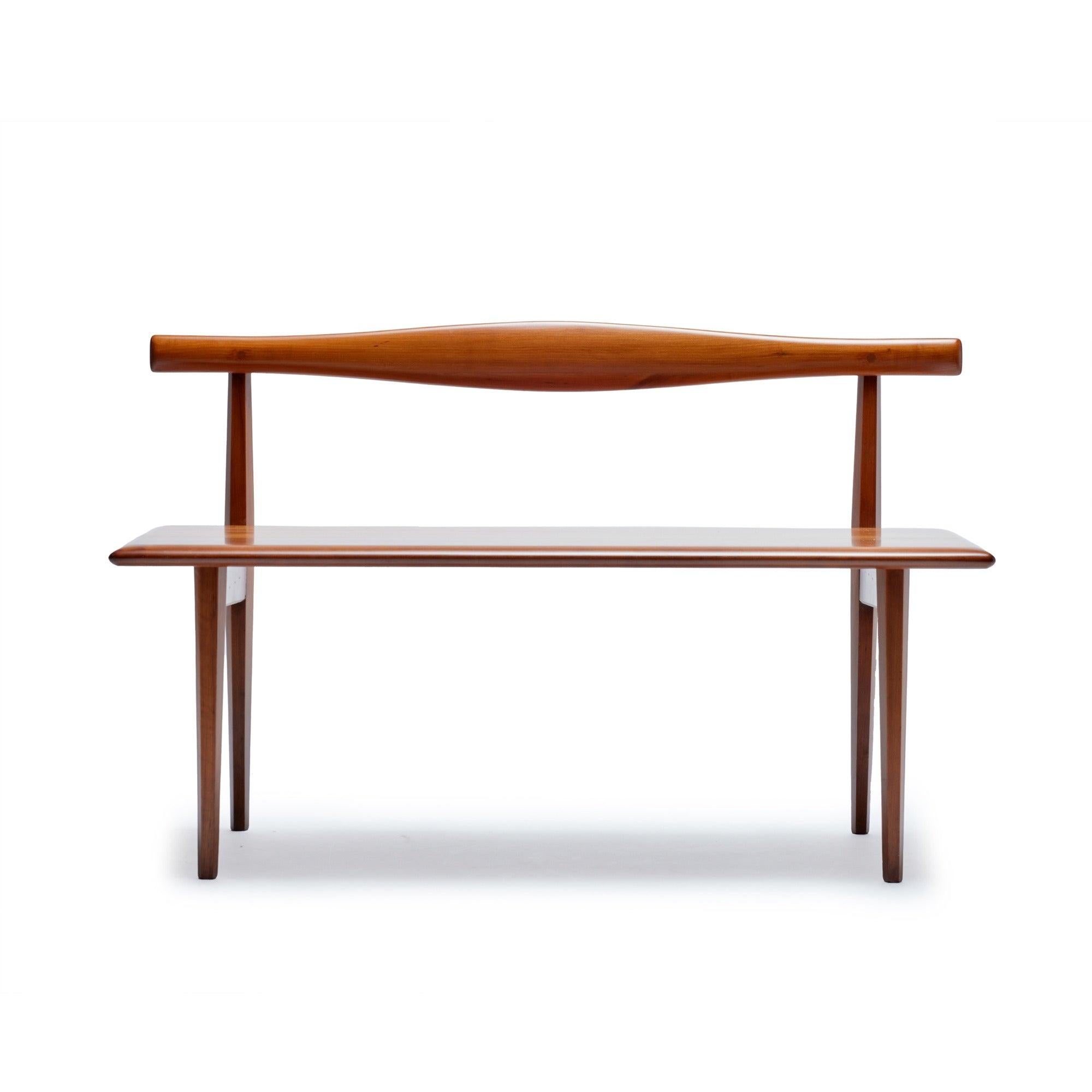 Un banc d'entrée en bois...??American Design Association