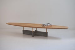 Banc ou table avec base en béton et détails en bronze
