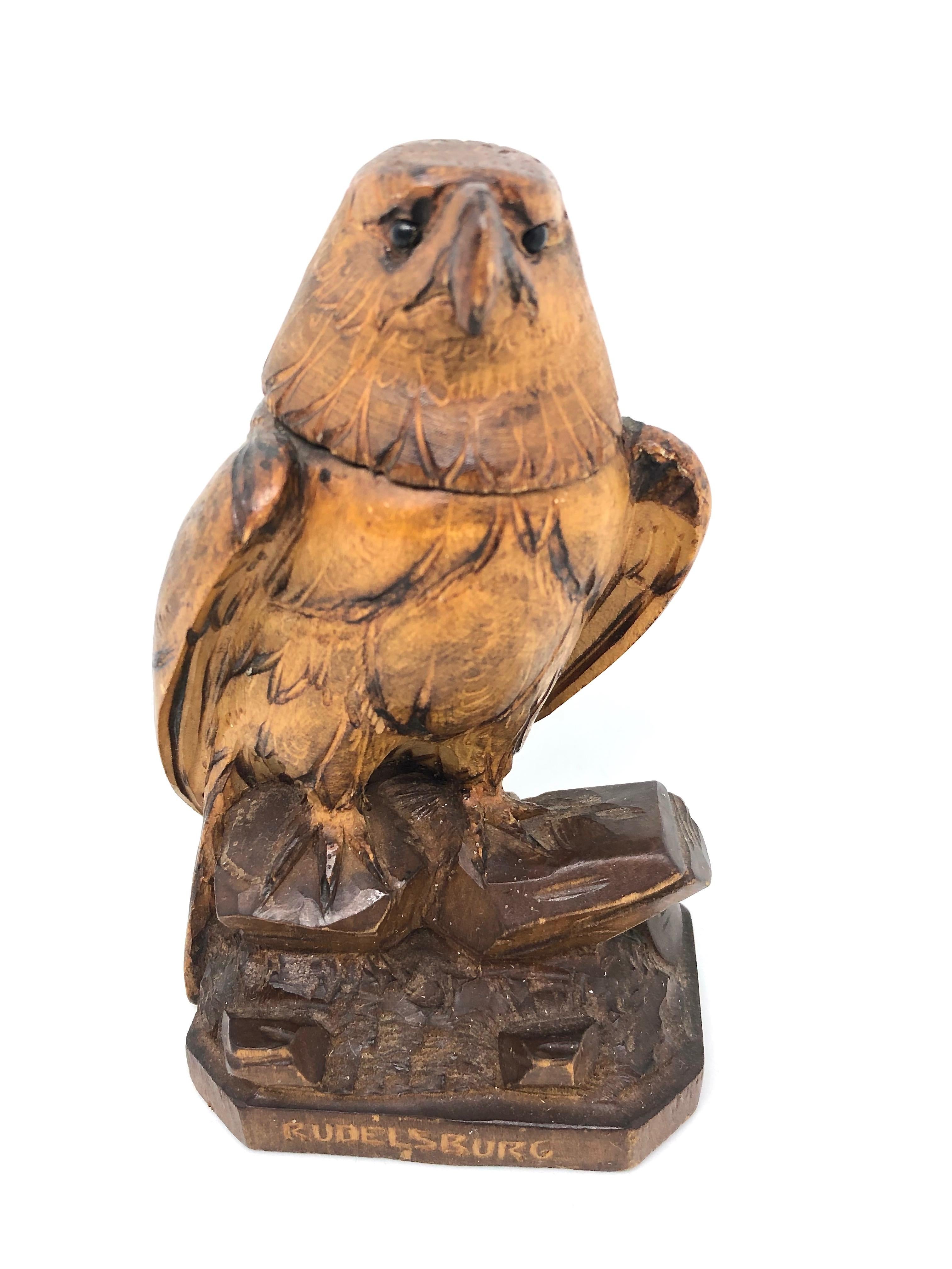 Classic early 1900s black forest Brienz wood carved inkwell in form of an Eagle. Nice addition to your room or just for use it on your desk. Made of hand carved wood and glass eyes. Marked with a blemish, the porcelain insert for the ink is missing.