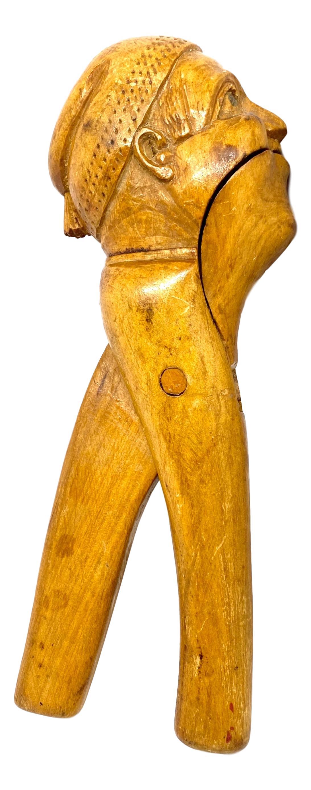 Allemand Wood Black Forest Brienz Figural Gnome Nutcracker German Antique, 1900s en vente