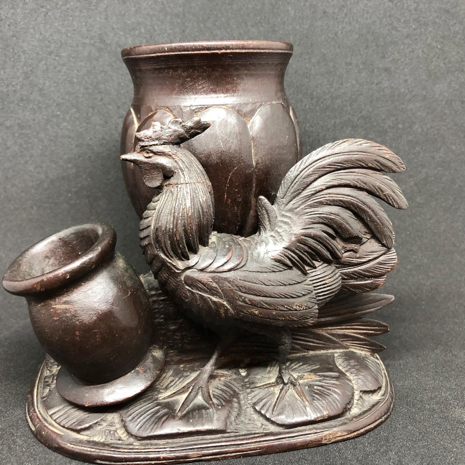 Classic early 1900s black forest Brienz wood carved catchall in form of an amphora with a rooster standing in front. Nice addition to your room or just for use it on your desk. Found at an estate sale in Vienna, Austria.