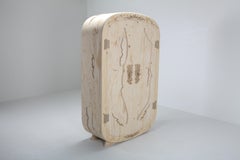 Armario ornamental de madera contrachapada con bordes redondeados, Schimmel & Schweikle