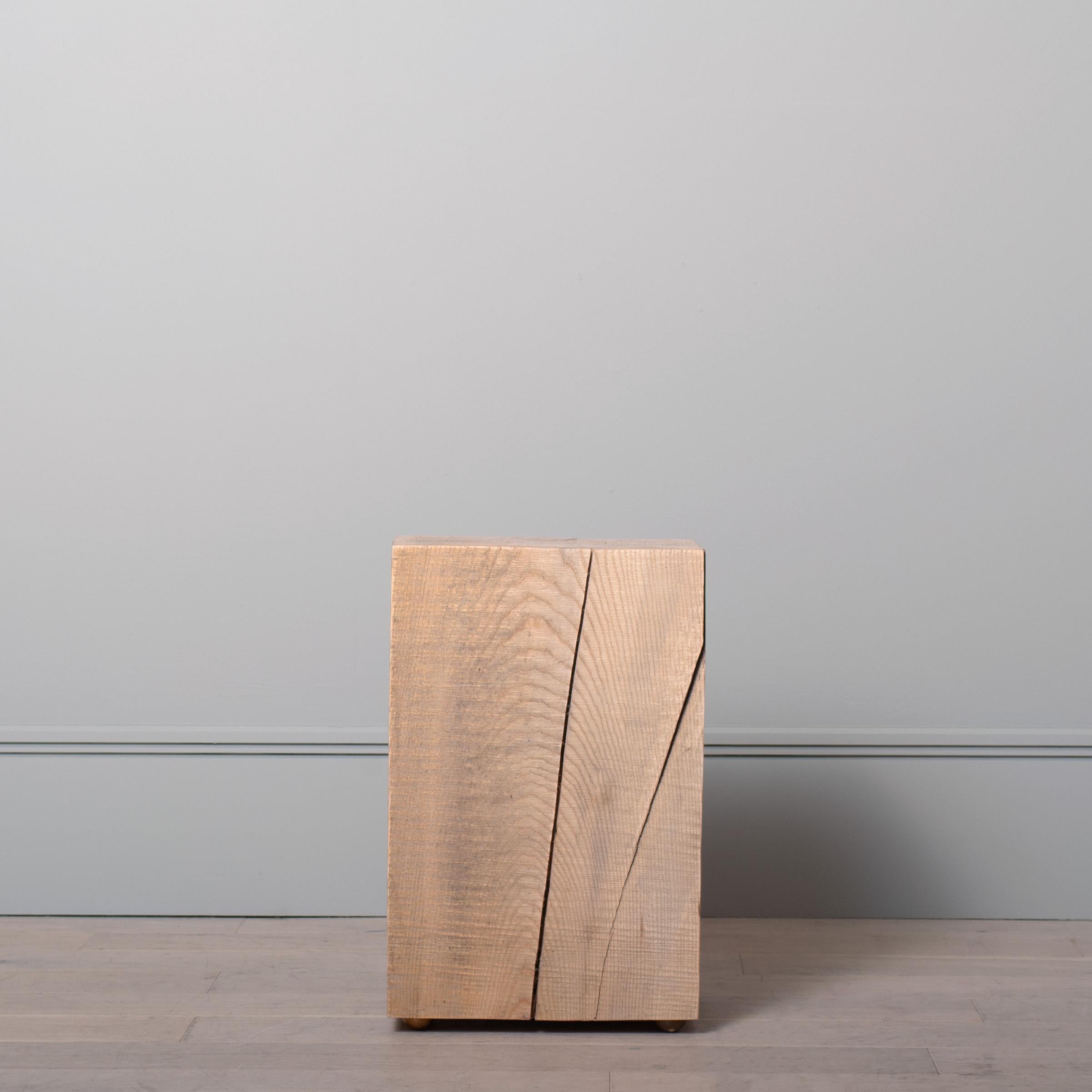 holzblock beistelltisch