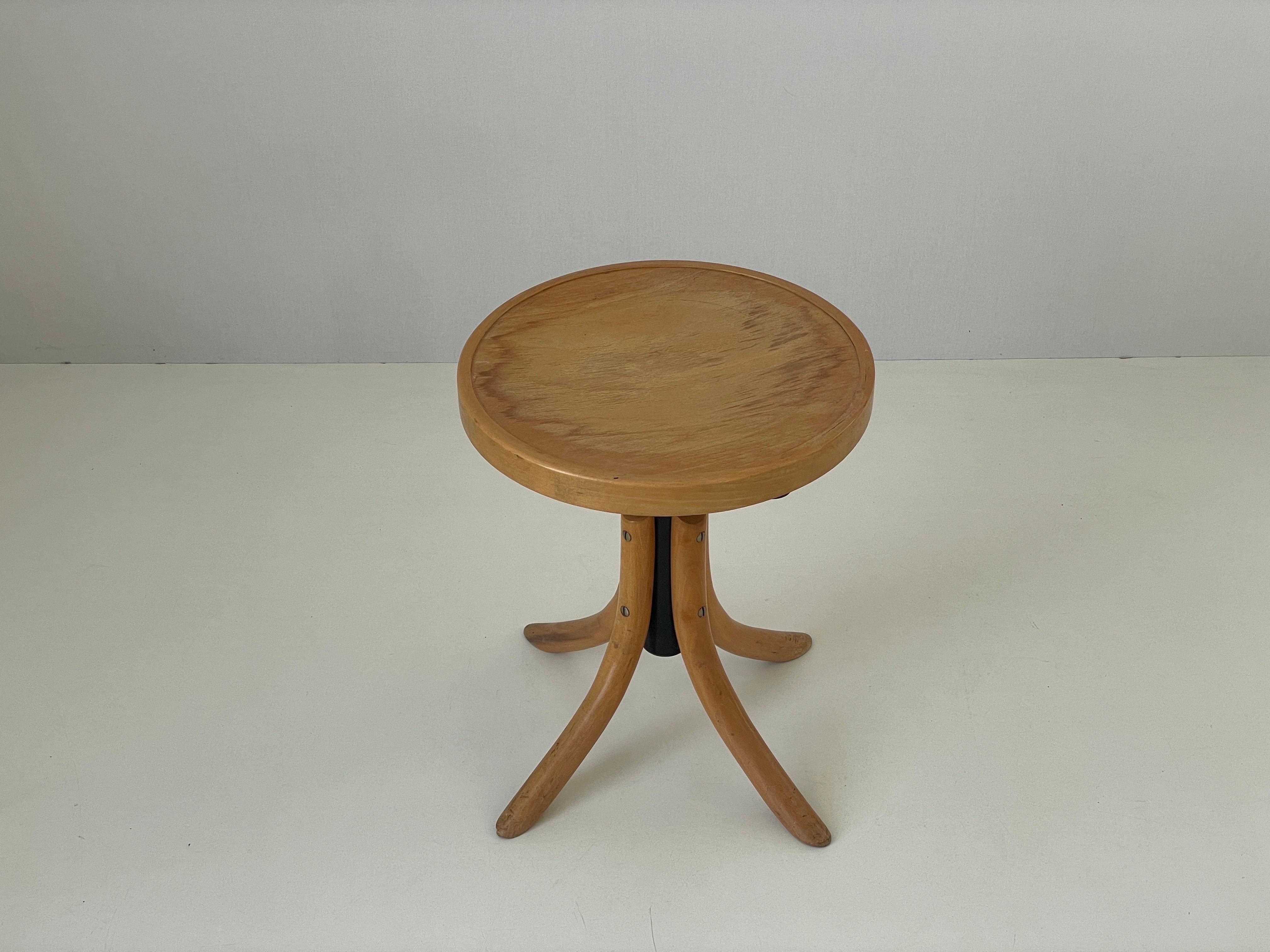Wood Body Industrial Adjustable Stool, 1950s, Germany In Excellent Condition For Sale In Hagenbach, DE