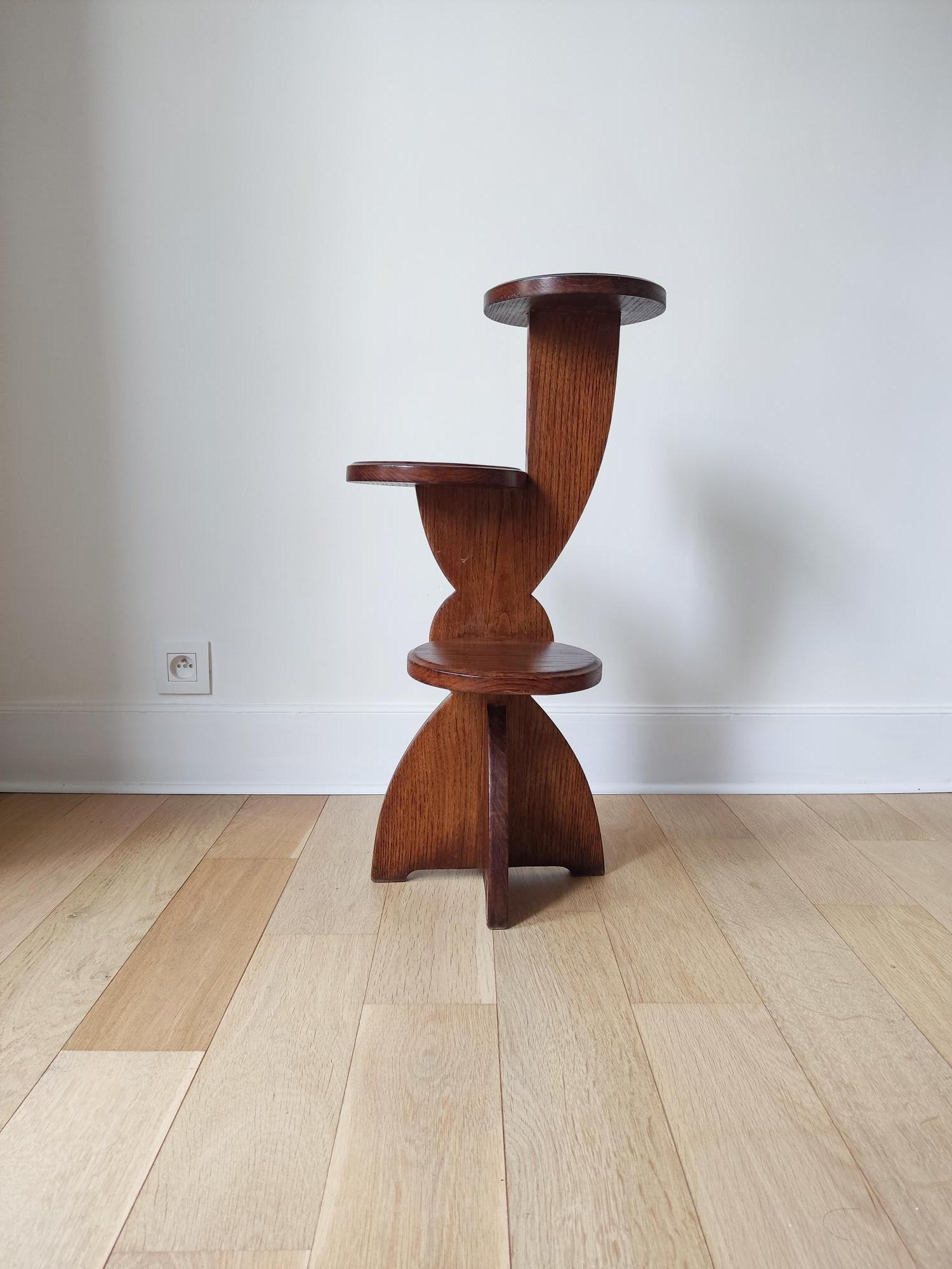 Nice piece of wooden decoration. 70s style with rounded shapes that can be found in Picasso's paintings.
This piece of furniture can be used as a book and coffee rest or to place a lamp.

