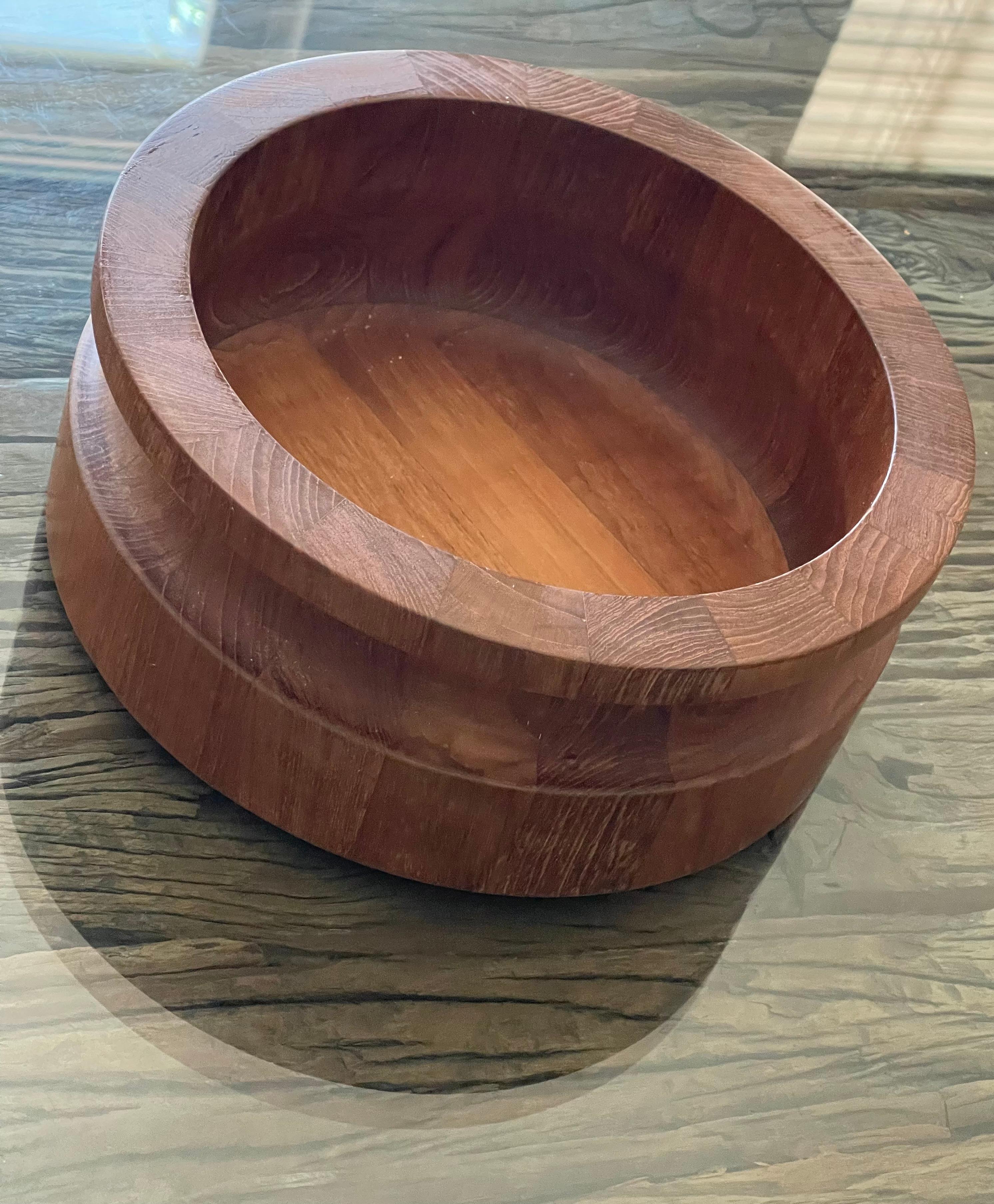 Dänische Schale aus gedrechseltem Holz mit modernem Design von Dansk International.