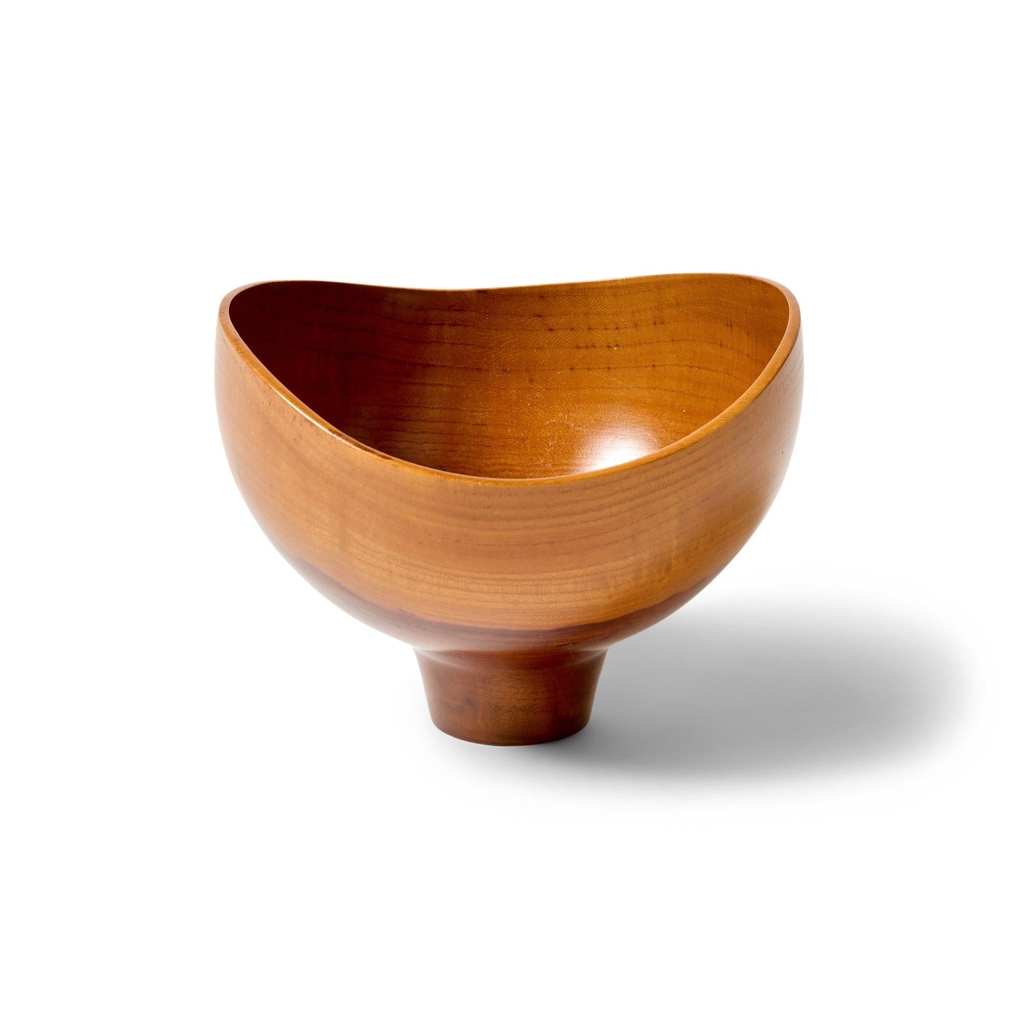 Cuenco de madera con la inscripción 