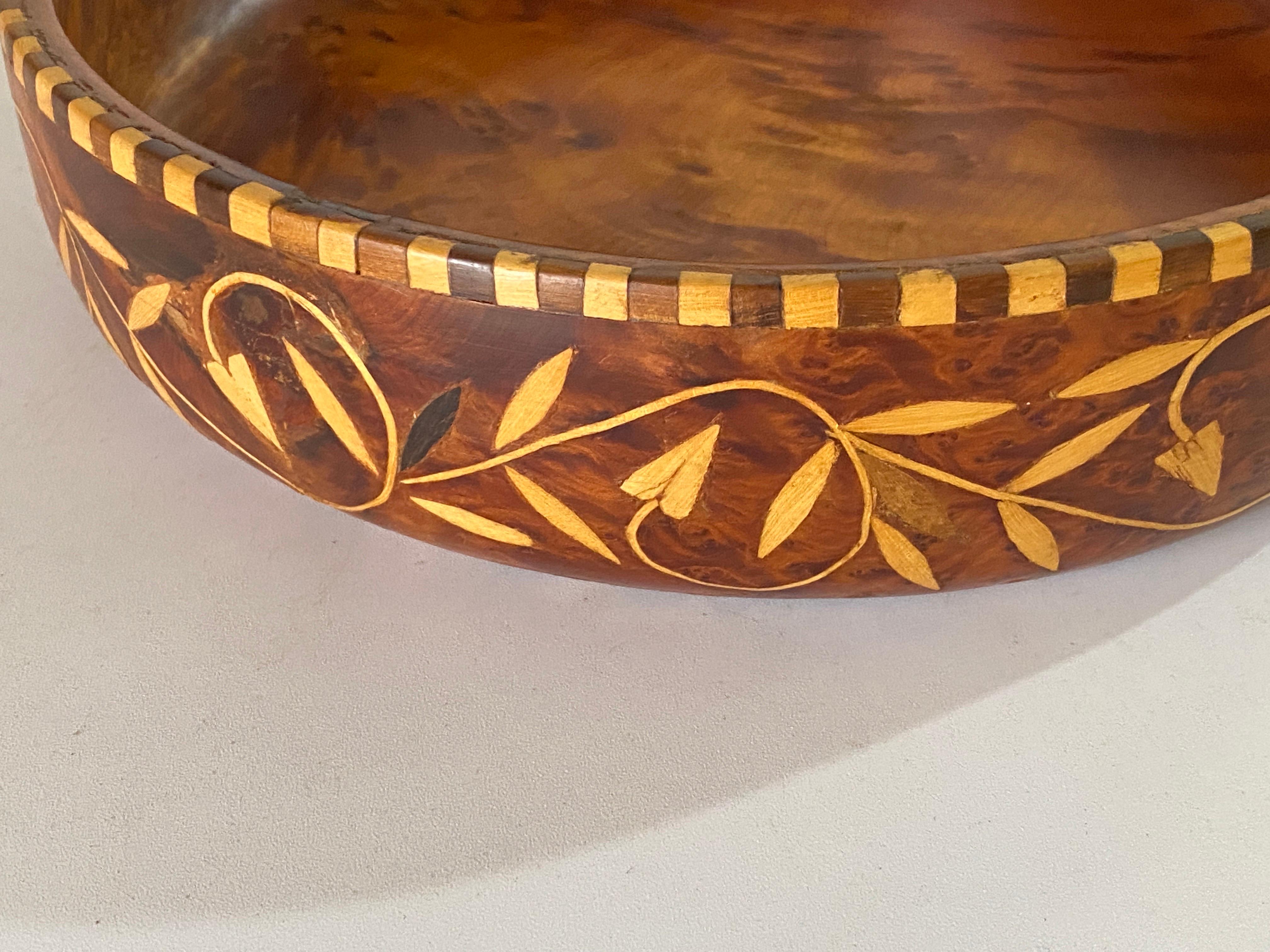 Wood Bowl Old Patina circa 1960 Scandinavian In Good Condition For Sale In Auribeau sur Siagne, FR