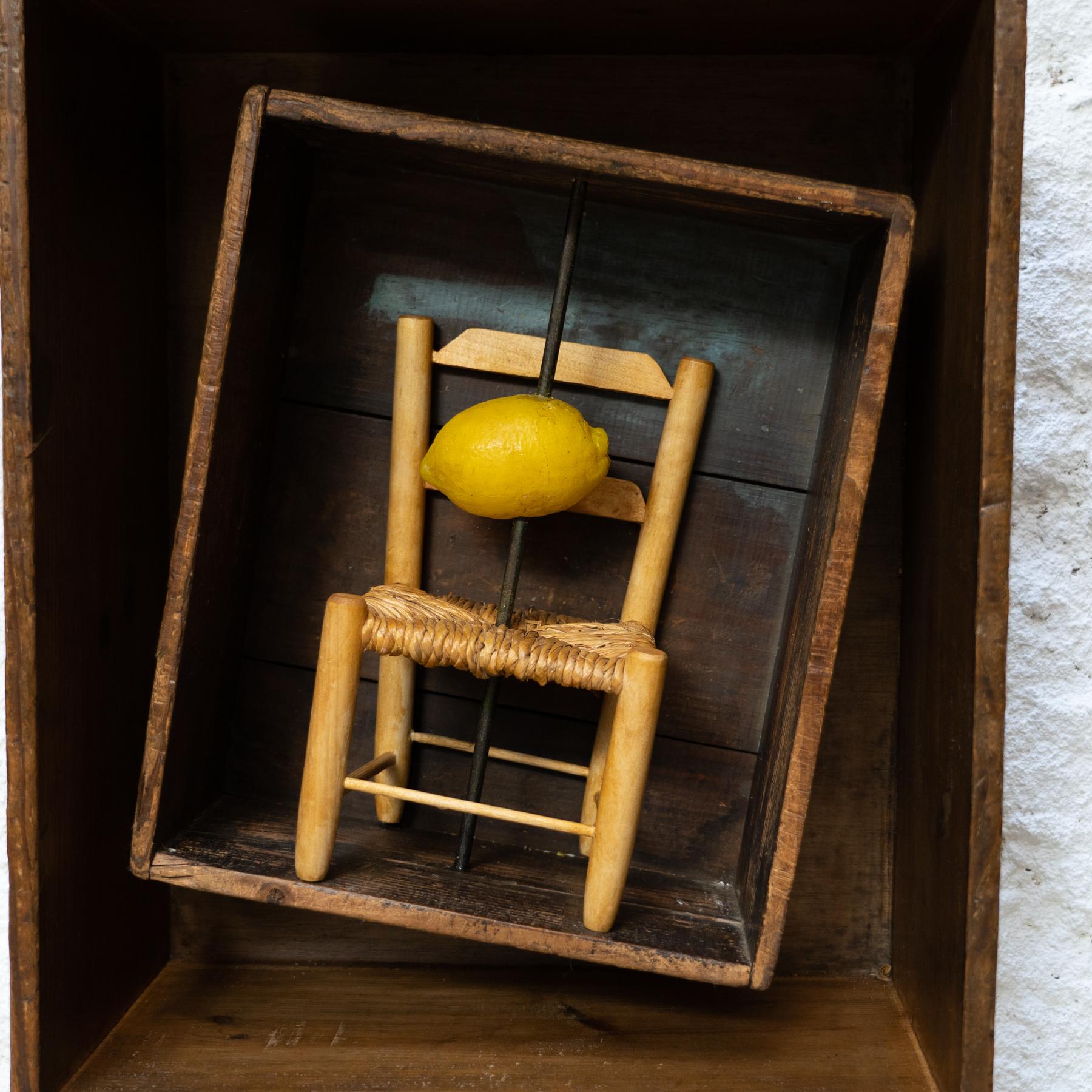 Holzkastenskulptur Eix de rotació von Vicens Orsolà, 1984 (Ende des 20. Jahrhunderts) im Angebot