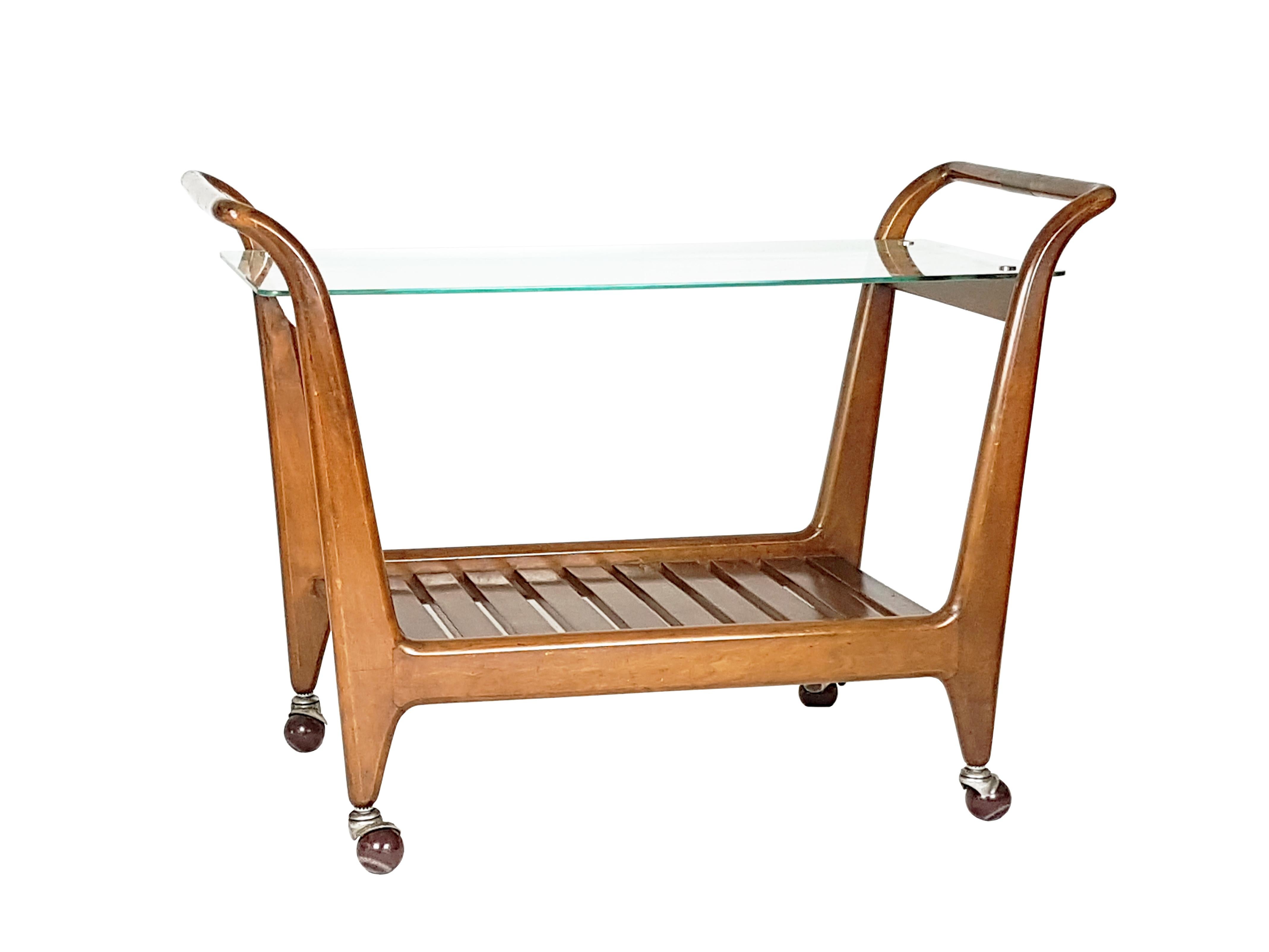 Wooden structure with glass shelf and brass handles. Overall good condition.
R. Aloi, L'arredamento moderno, IV serie, 1949. Fig 482.