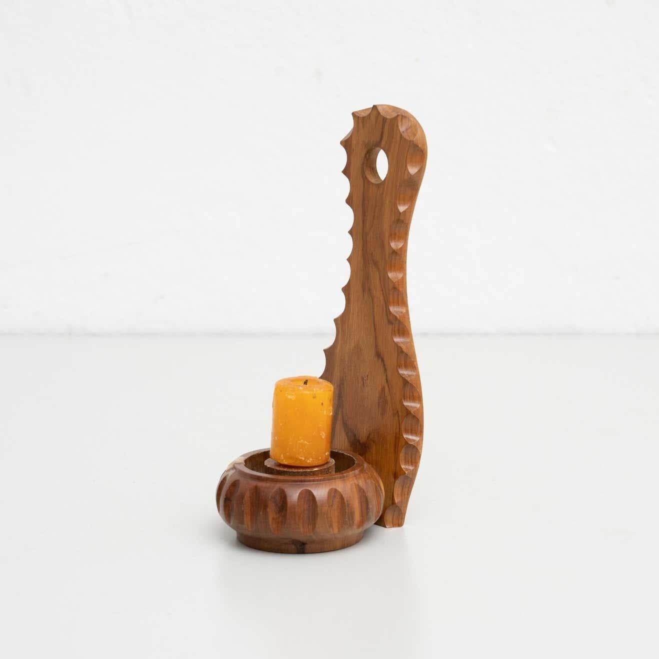 Portacandele in Wood, 1960 circa.    Di un produttore sconosciuto. Spagna.    In condizioni originali, con lievi usure dovute all'età e all'uso, che conservano una bella patina.    Materiali:  Legno.     
