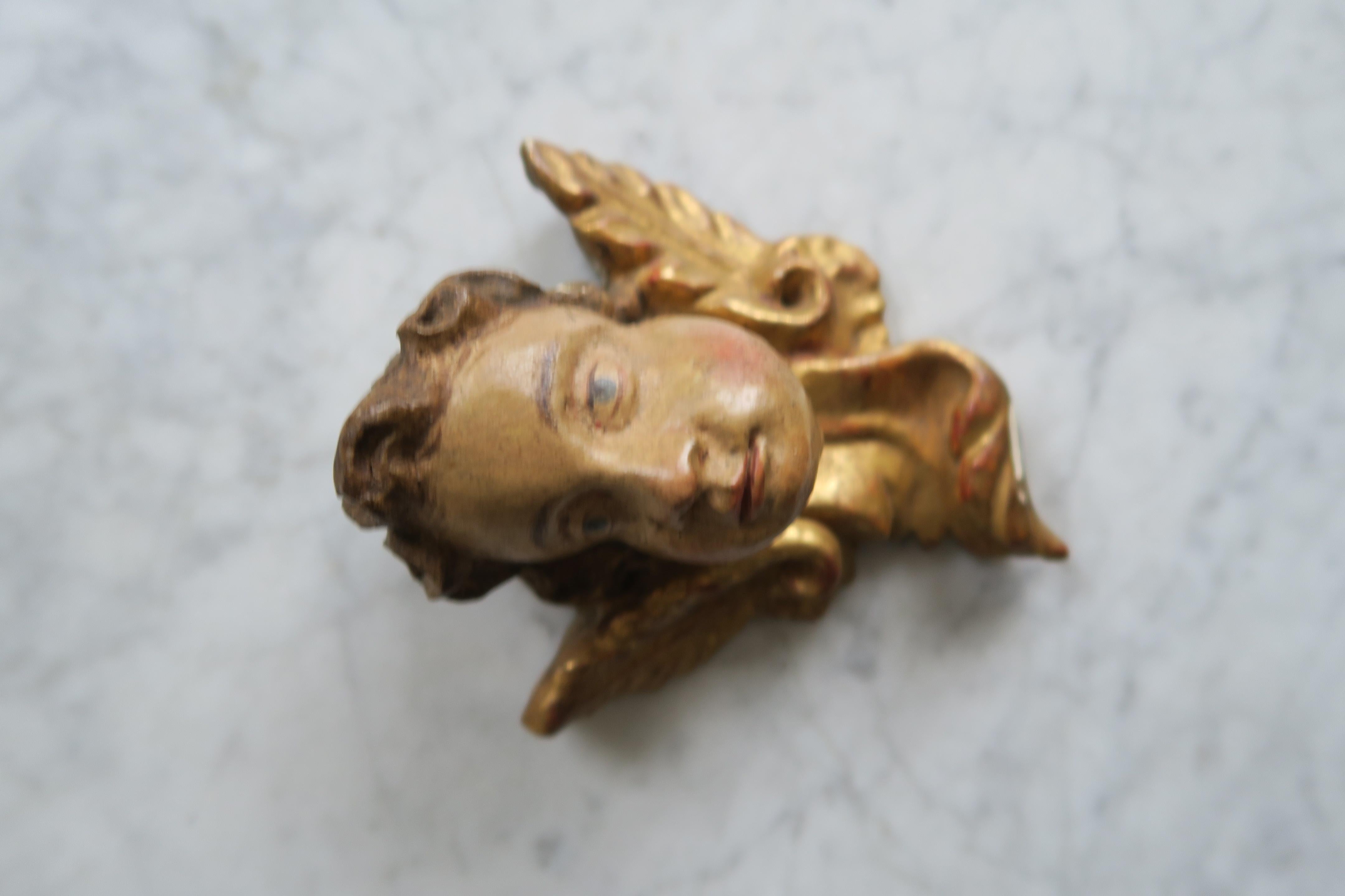 Barocco Angelo barocco intagliato in legno del XVIII secolo in vendita