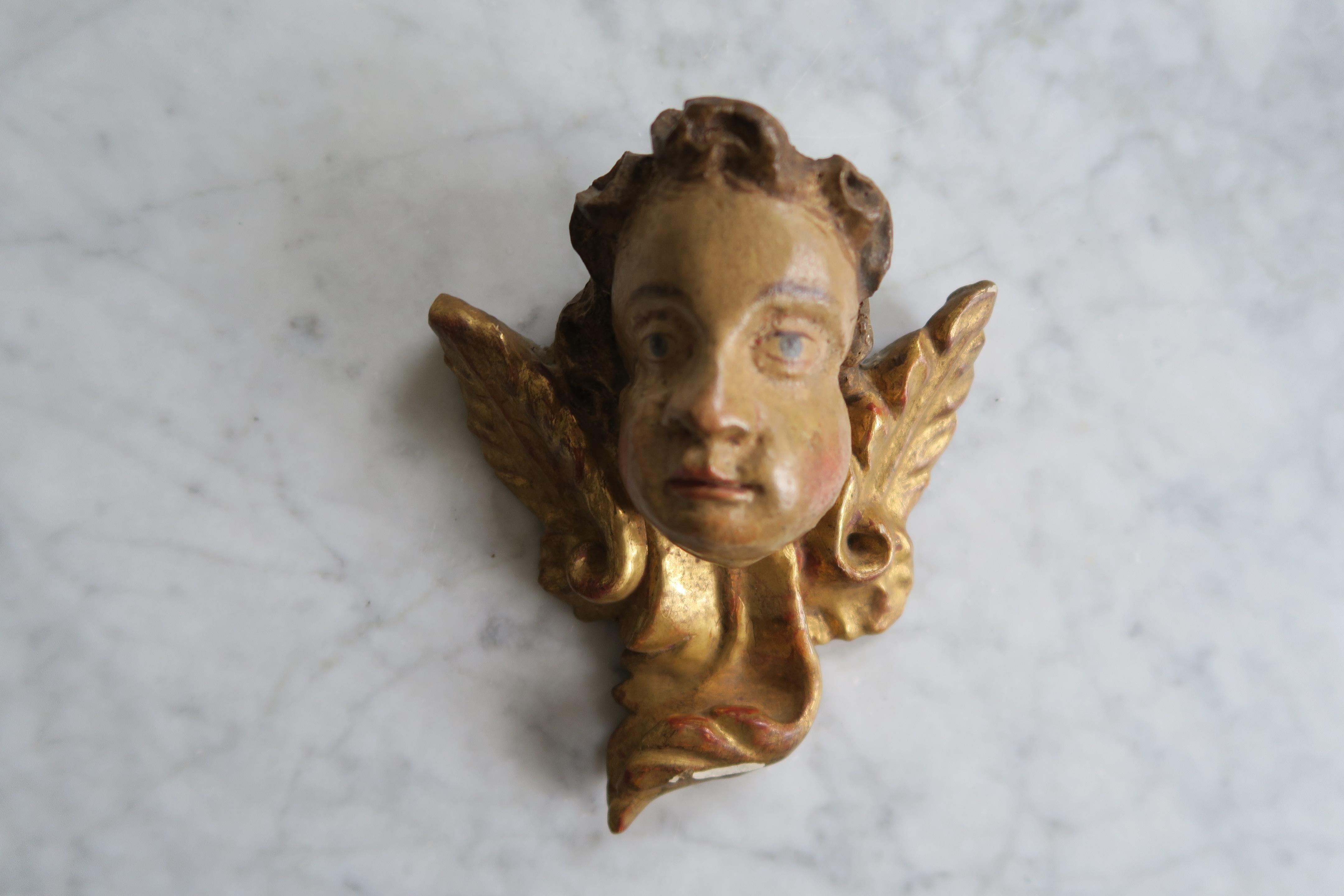 Europeo Angelo barocco intagliato in legno del XVIII secolo in vendita