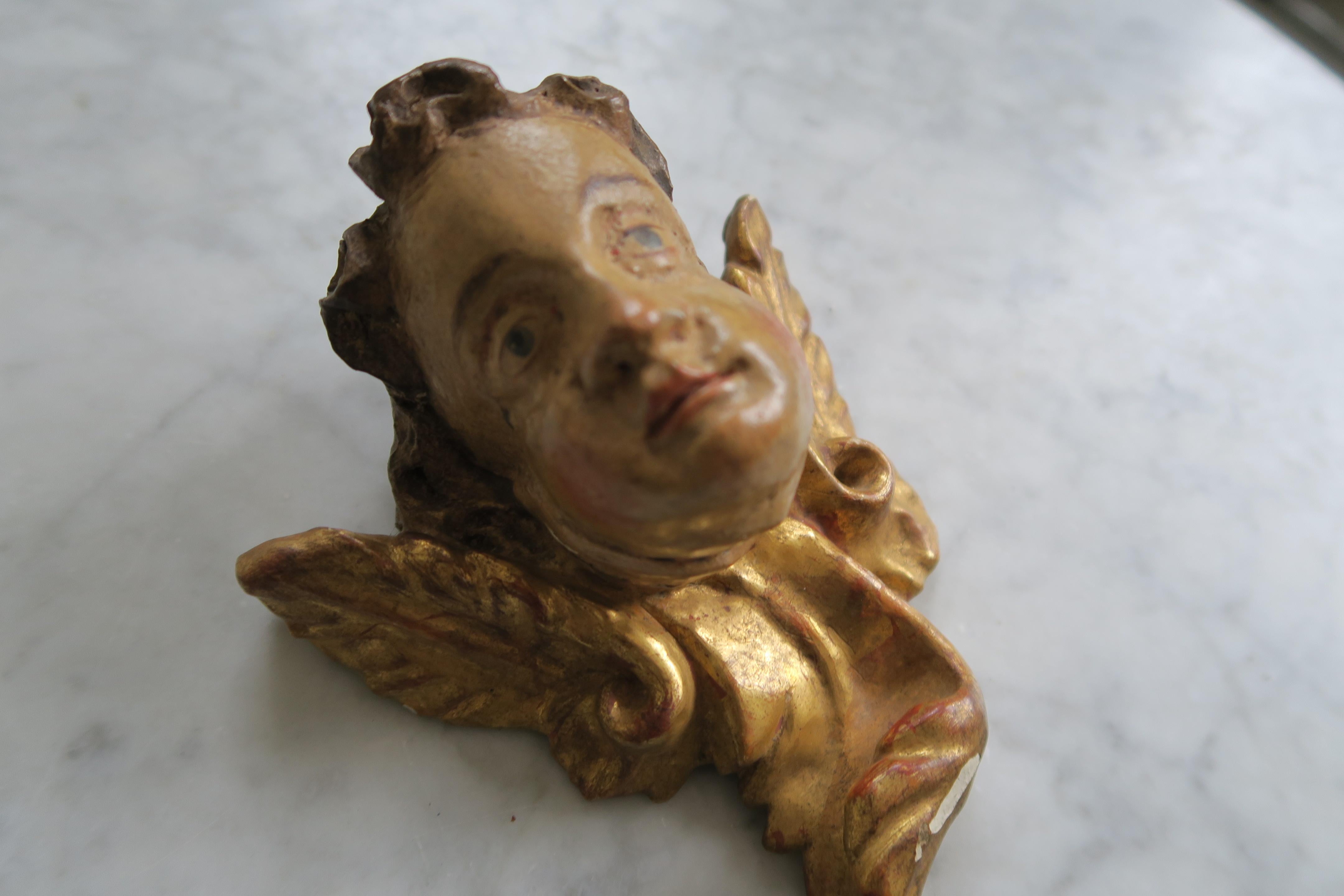 Intagliato a mano Angelo barocco intagliato in legno del XVIII secolo in vendita