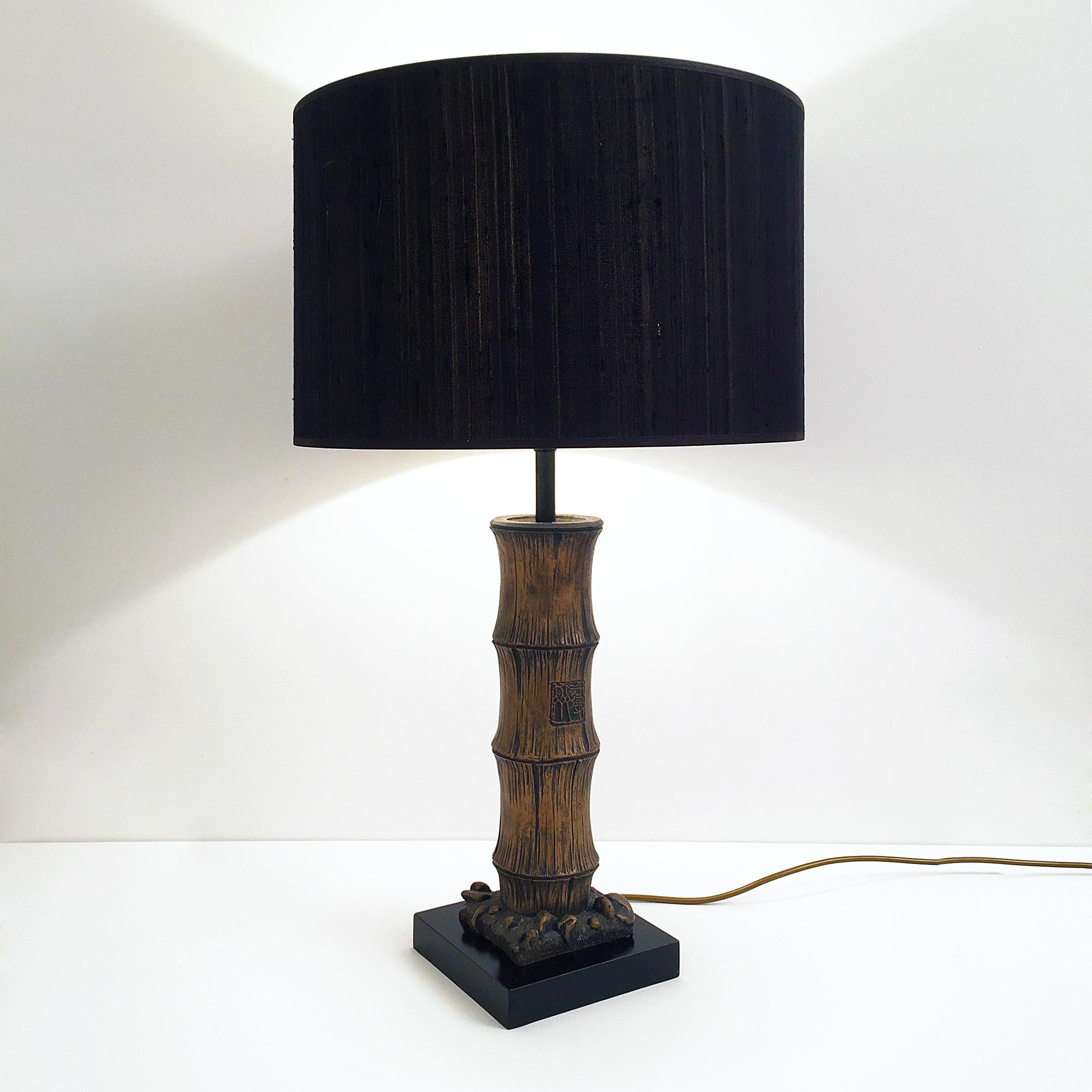 Impressive midcentury chinoiserie wood carved faux bamboo table lamp with Chinese stamped lettering on ebonized square base (lamp shade is for display purposes only).