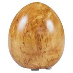 Sculpture d'œuf en bois sculpté