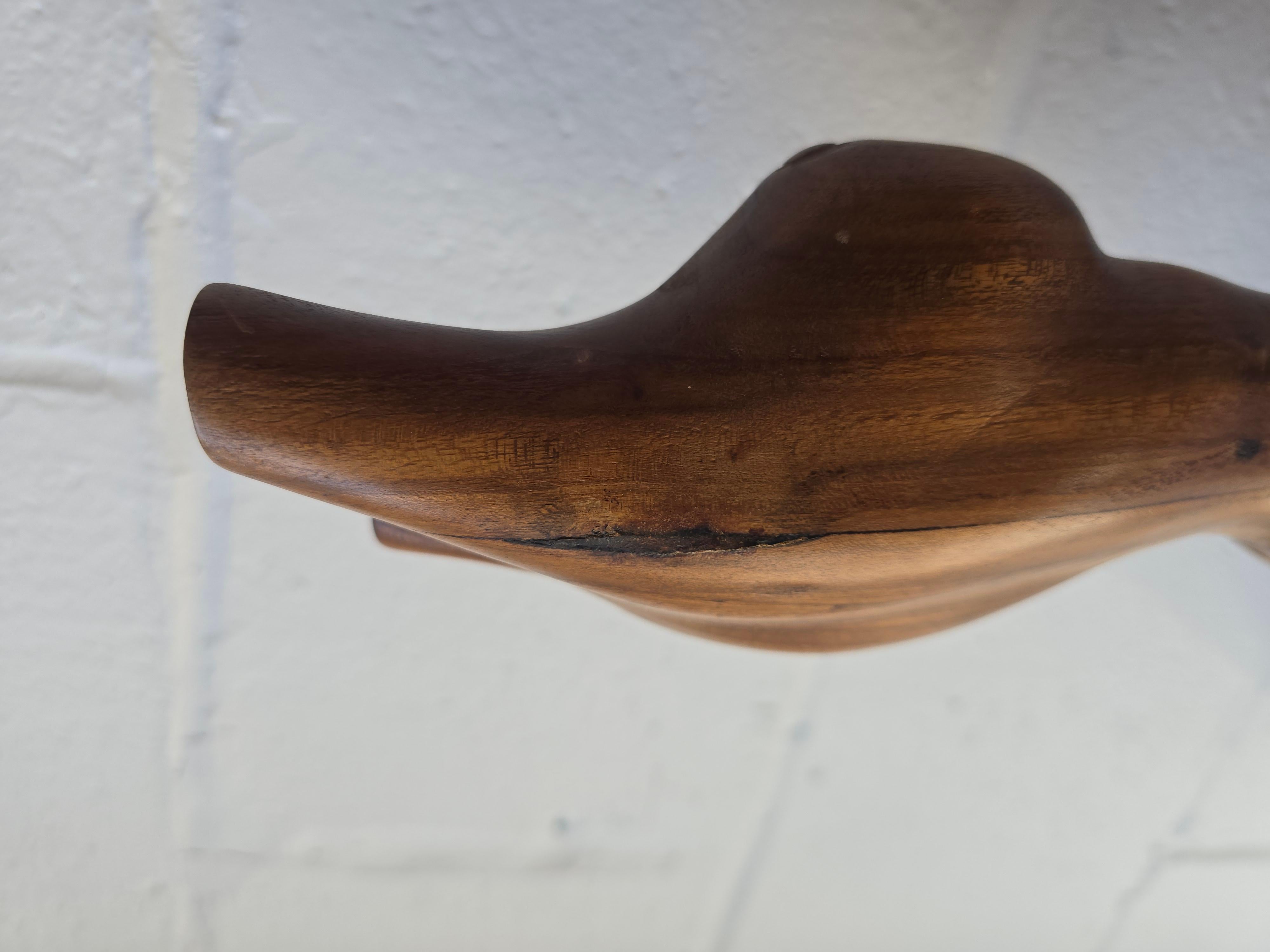 Sculpture féminine en bois sculpté en vente 2