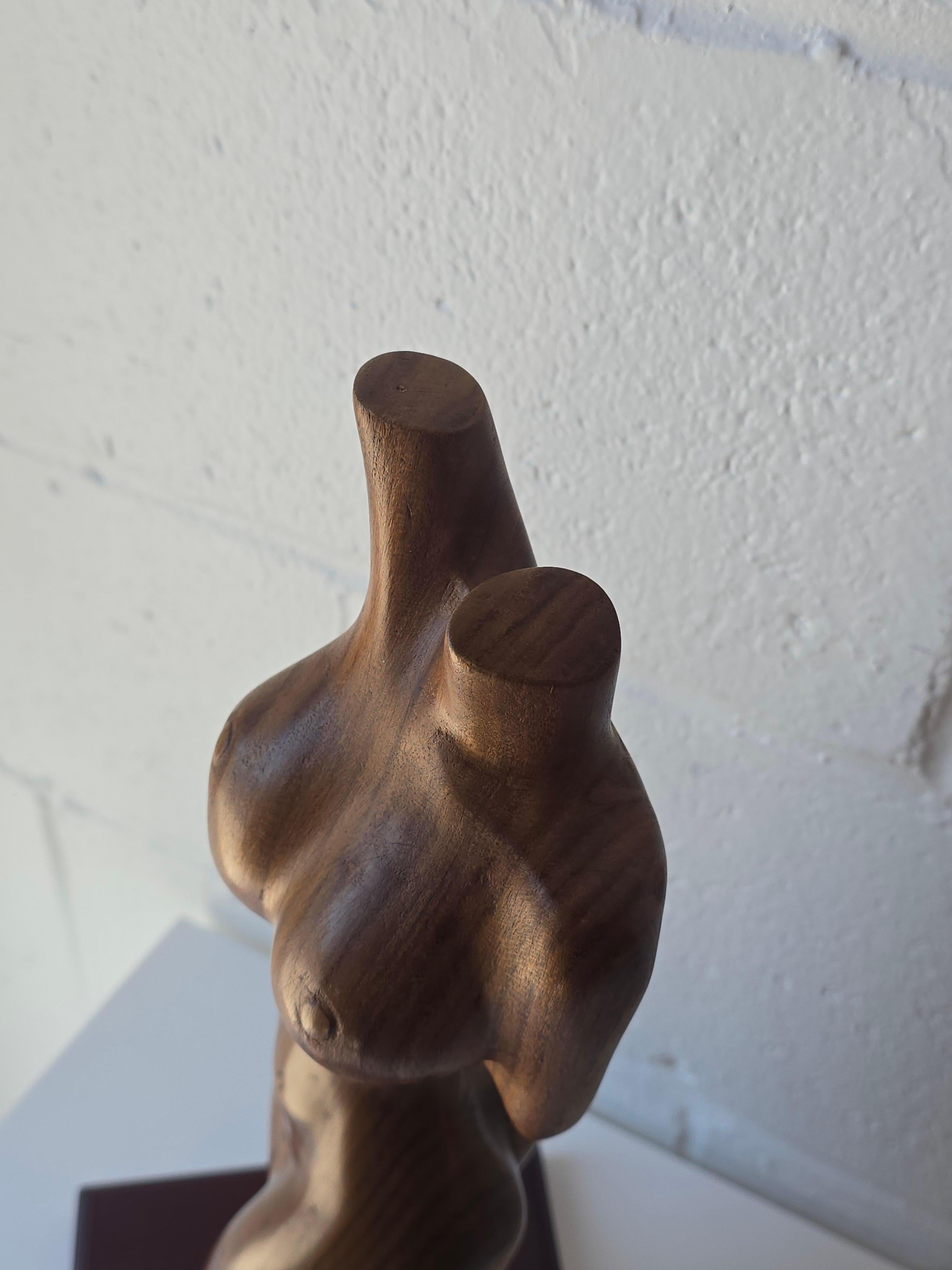 Scultura di figura femminile scolpita in Wood in vendita 3