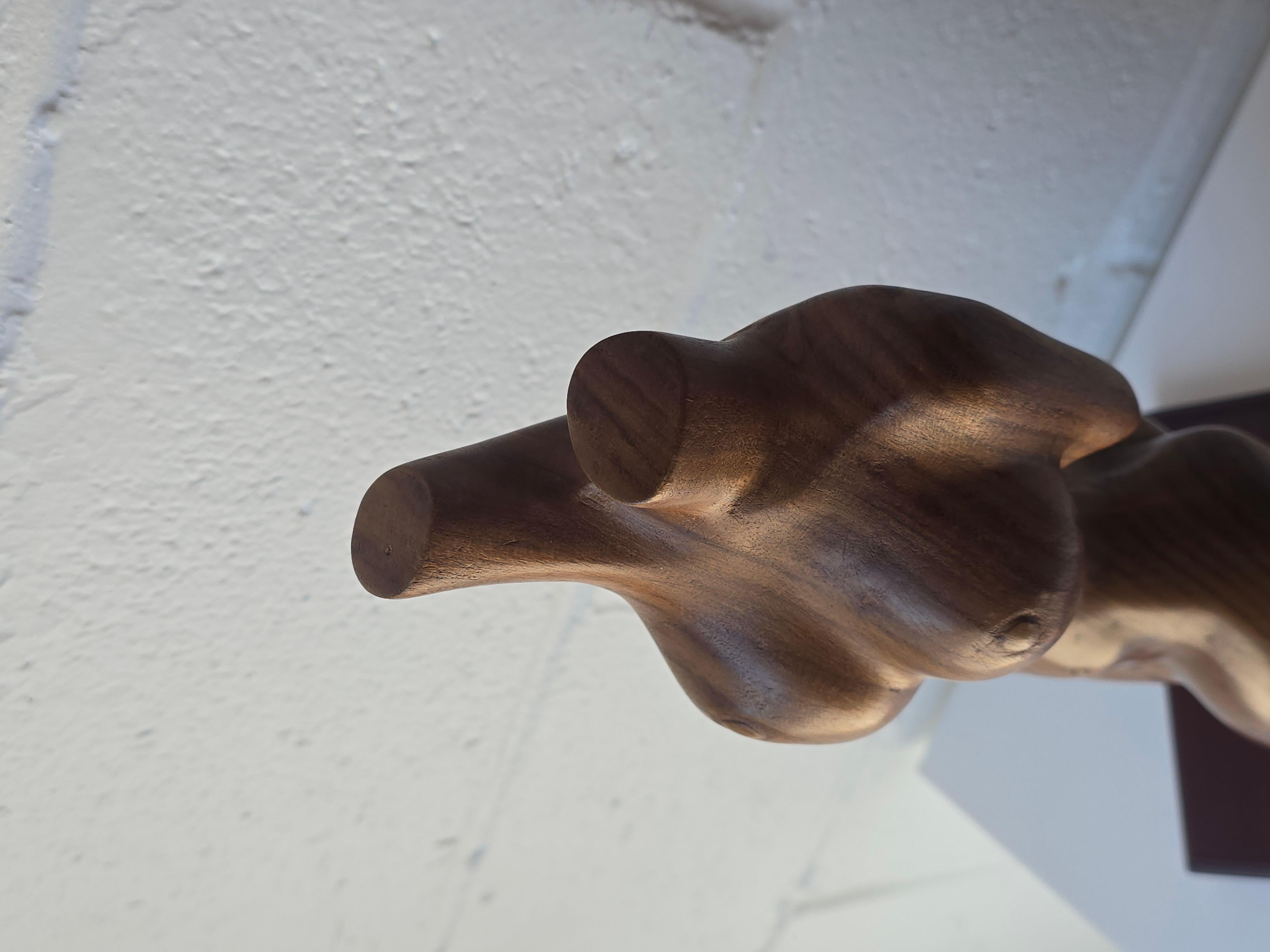 Sculpture féminine en bois sculpté en vente 3