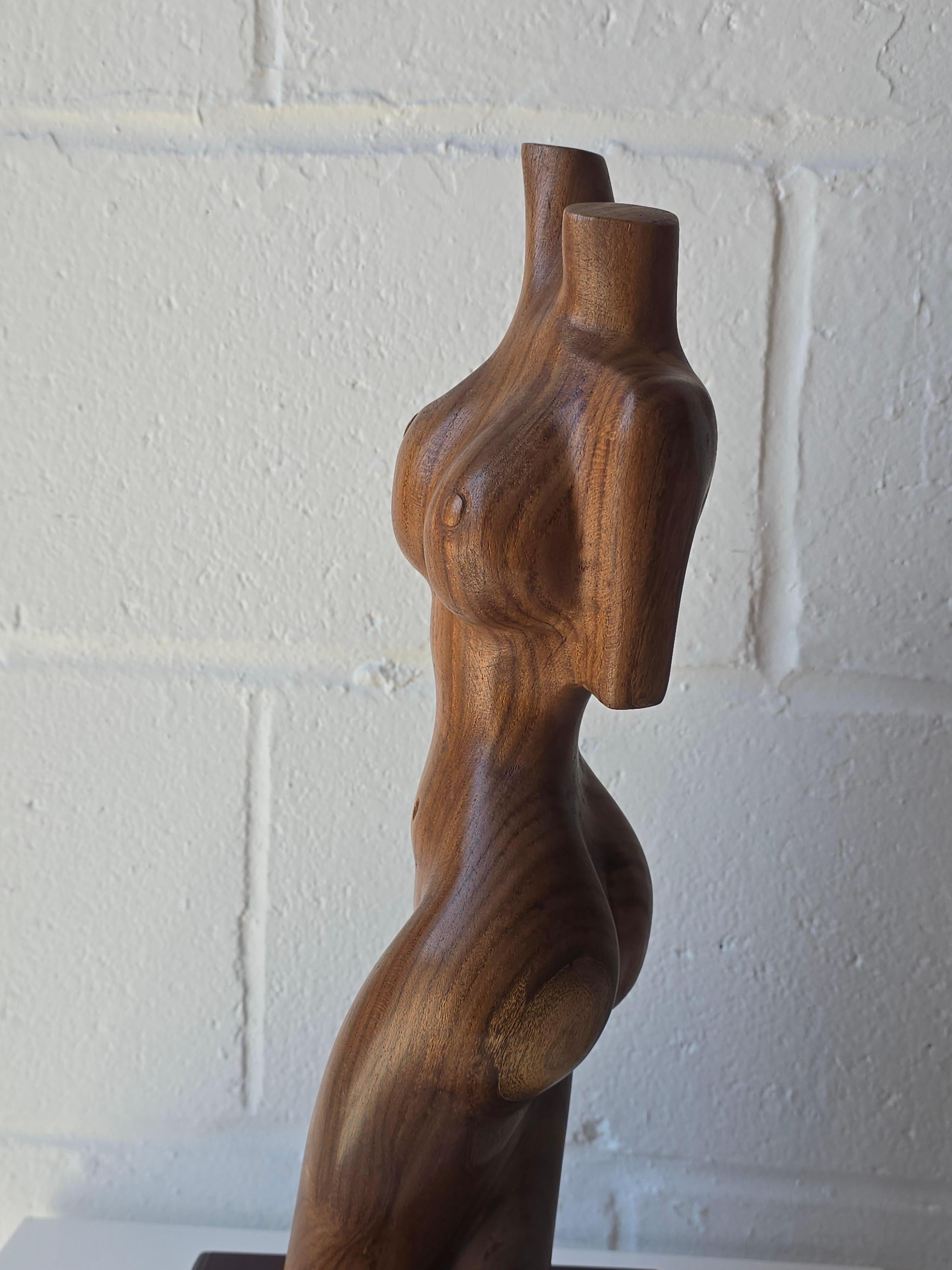 Scultura di figura femminile scolpita in Wood in vendita 4