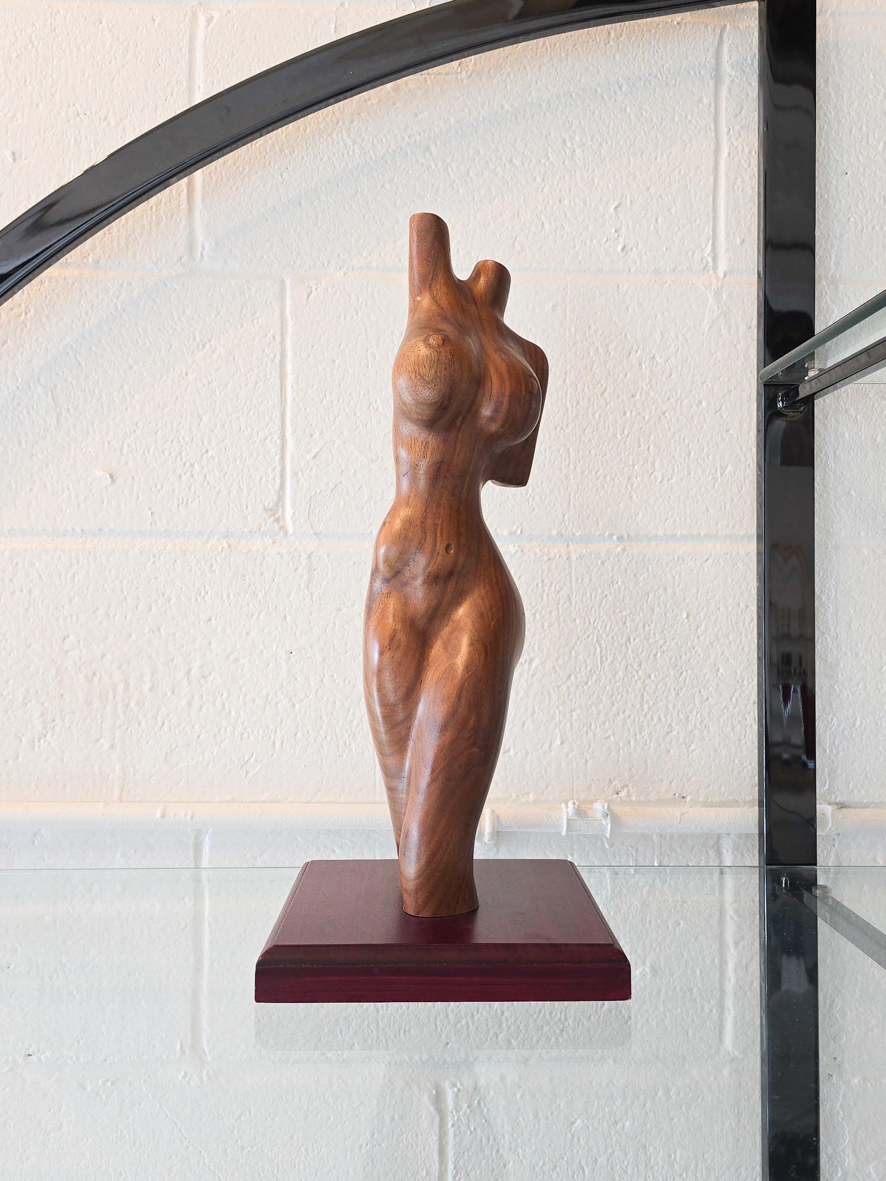 Sculpture féminine en bois sculpté en vente 5