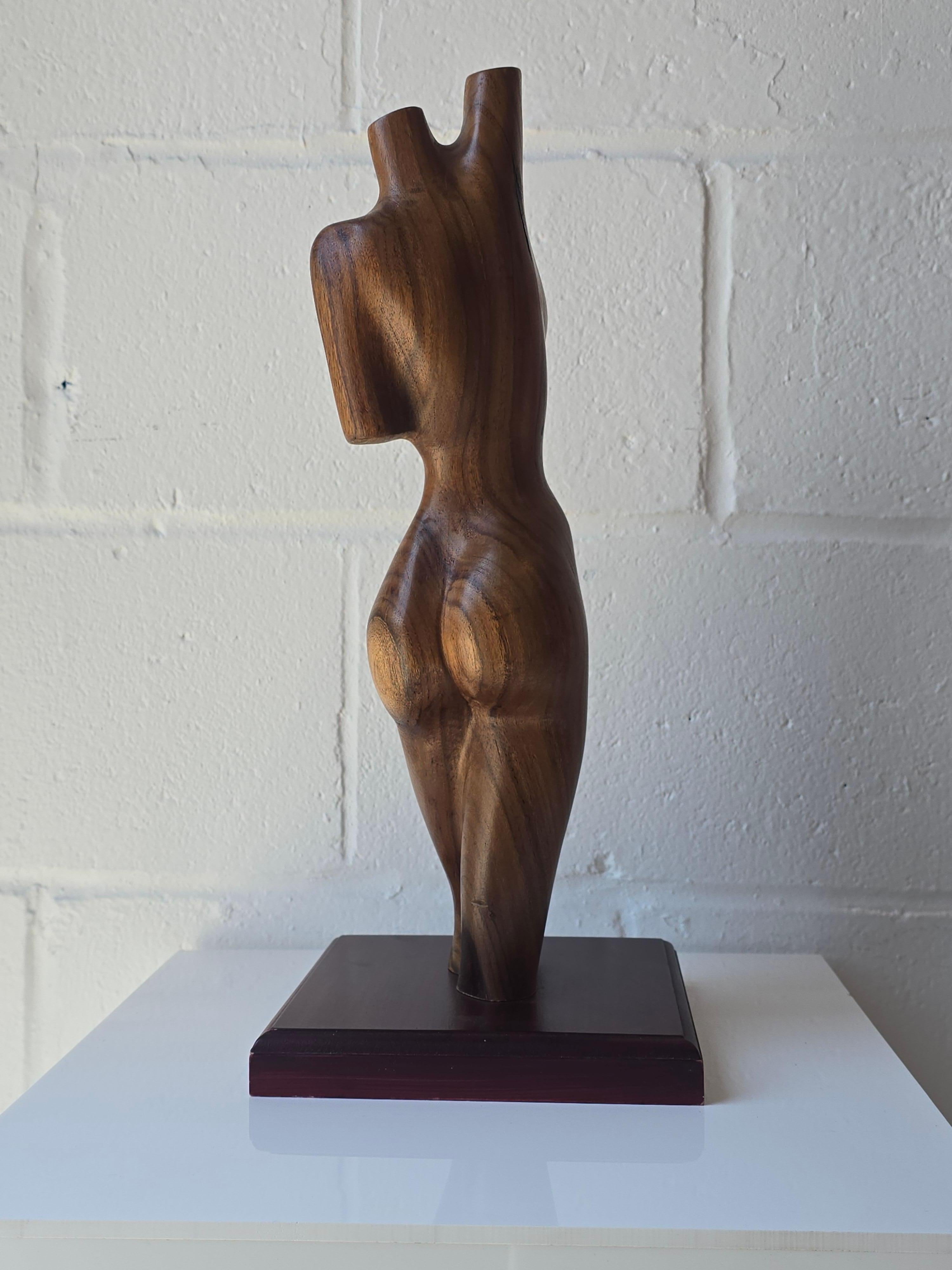 Sconosciuto Scultura di figura femminile scolpita in Wood in vendita