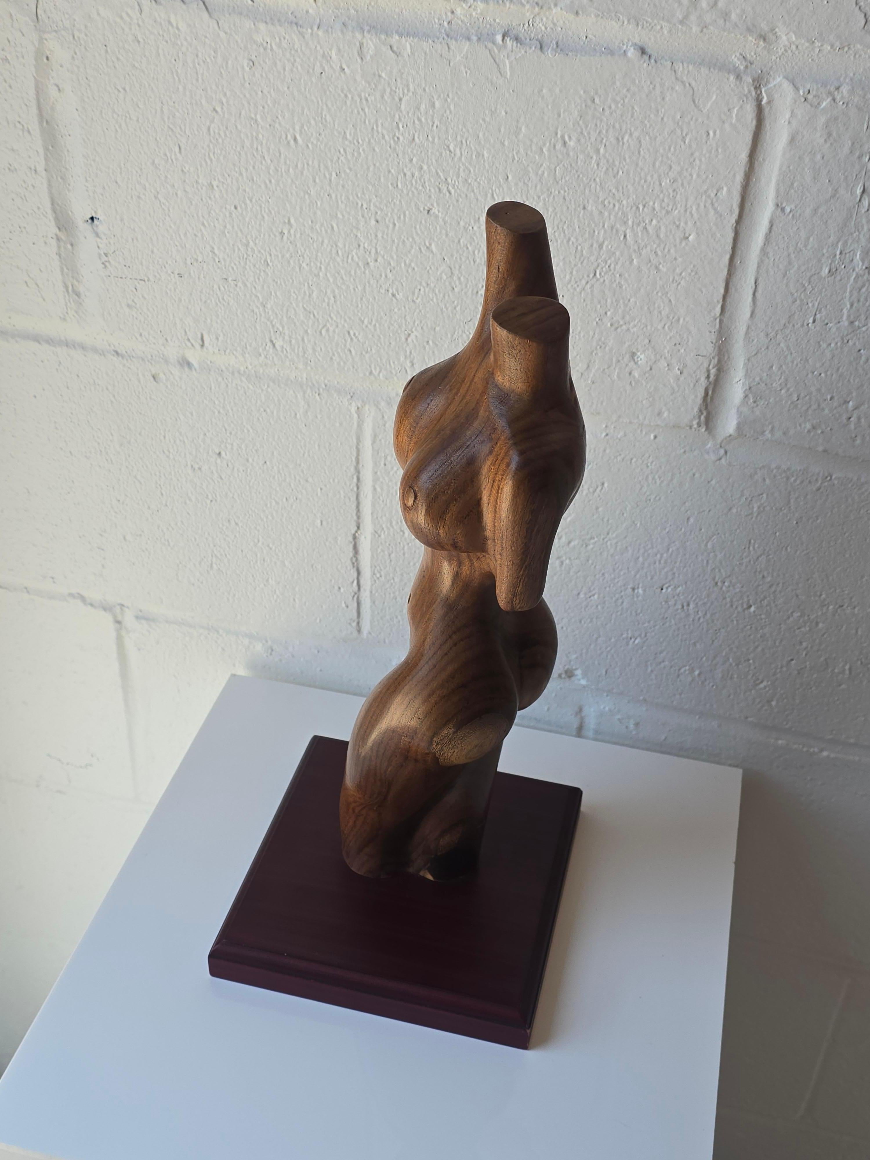 Scultura di figura femminile scolpita in Wood In condizioni buone in vendita a Toronto, ON