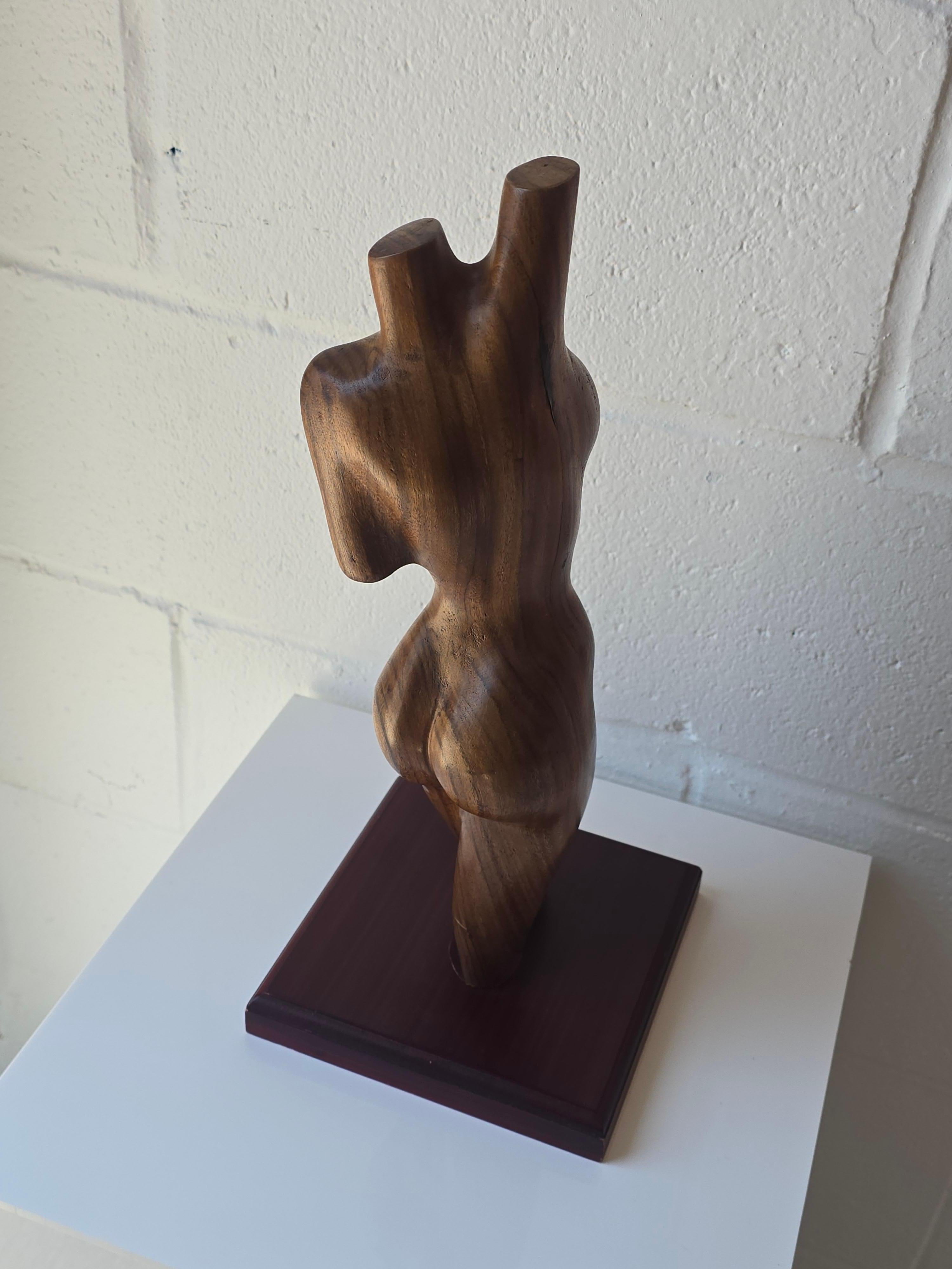 Fine XX secolo Scultura di figura femminile scolpita in Wood in vendita
