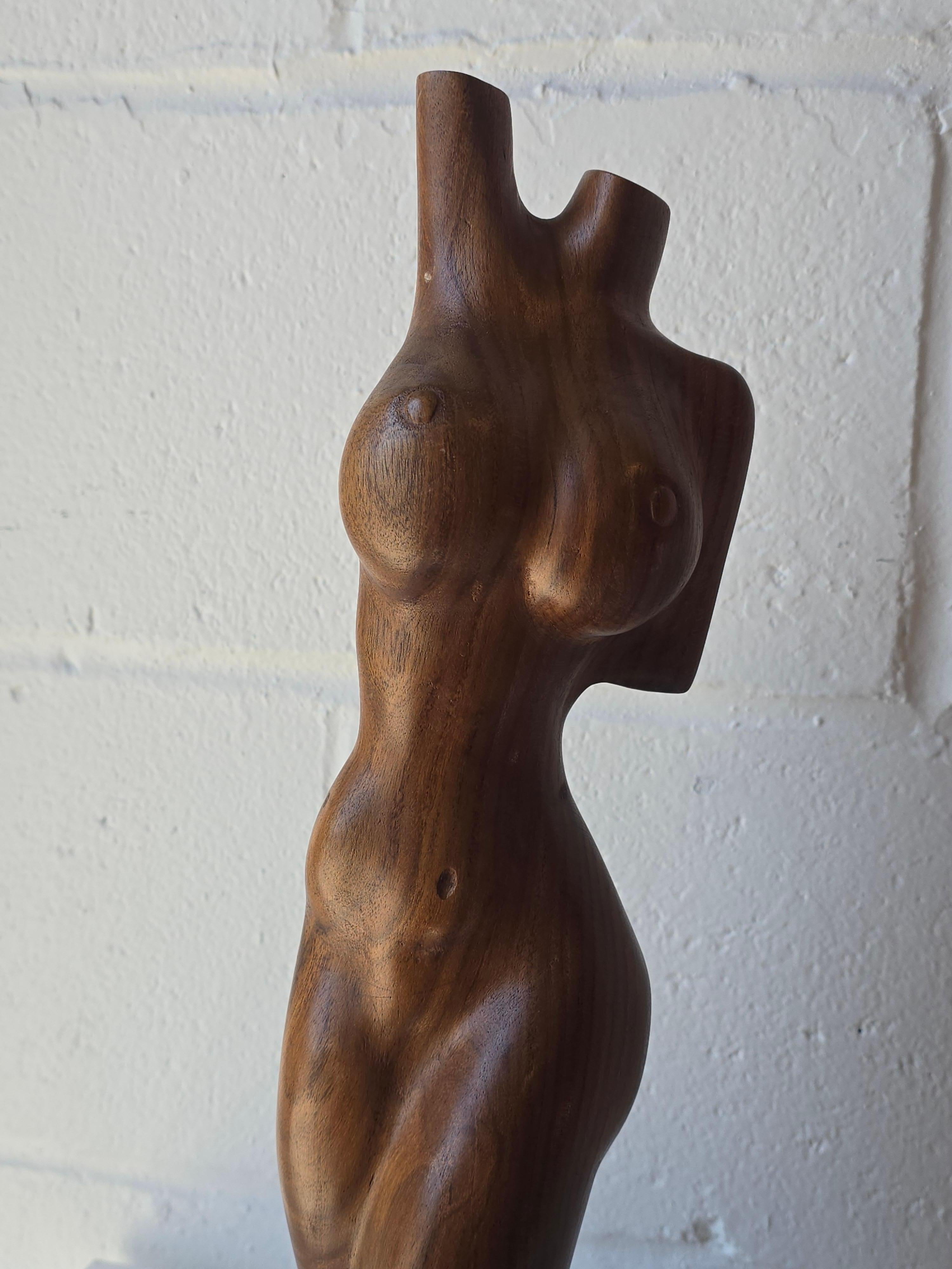 Legno Scultura di figura femminile scolpita in Wood in vendita