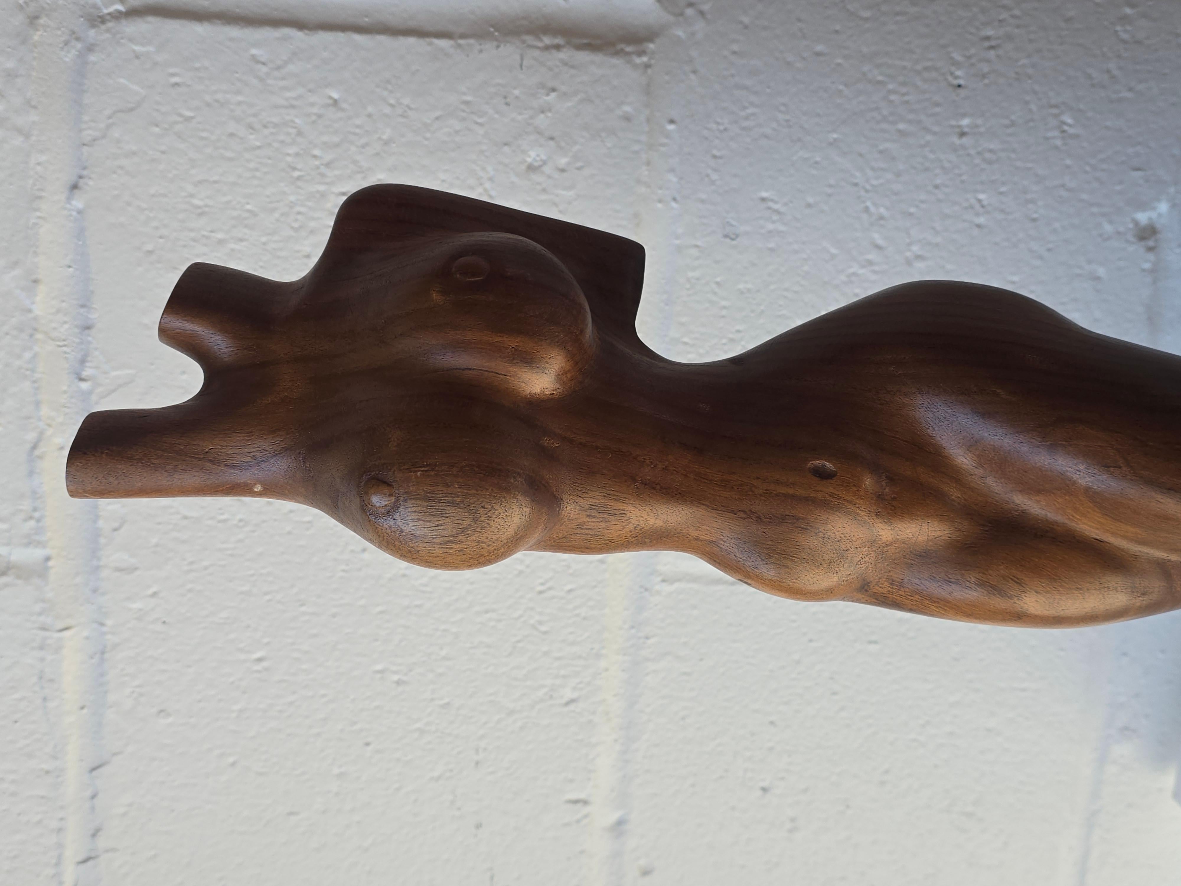 Bois Sculpture féminine en bois sculpté en vente
