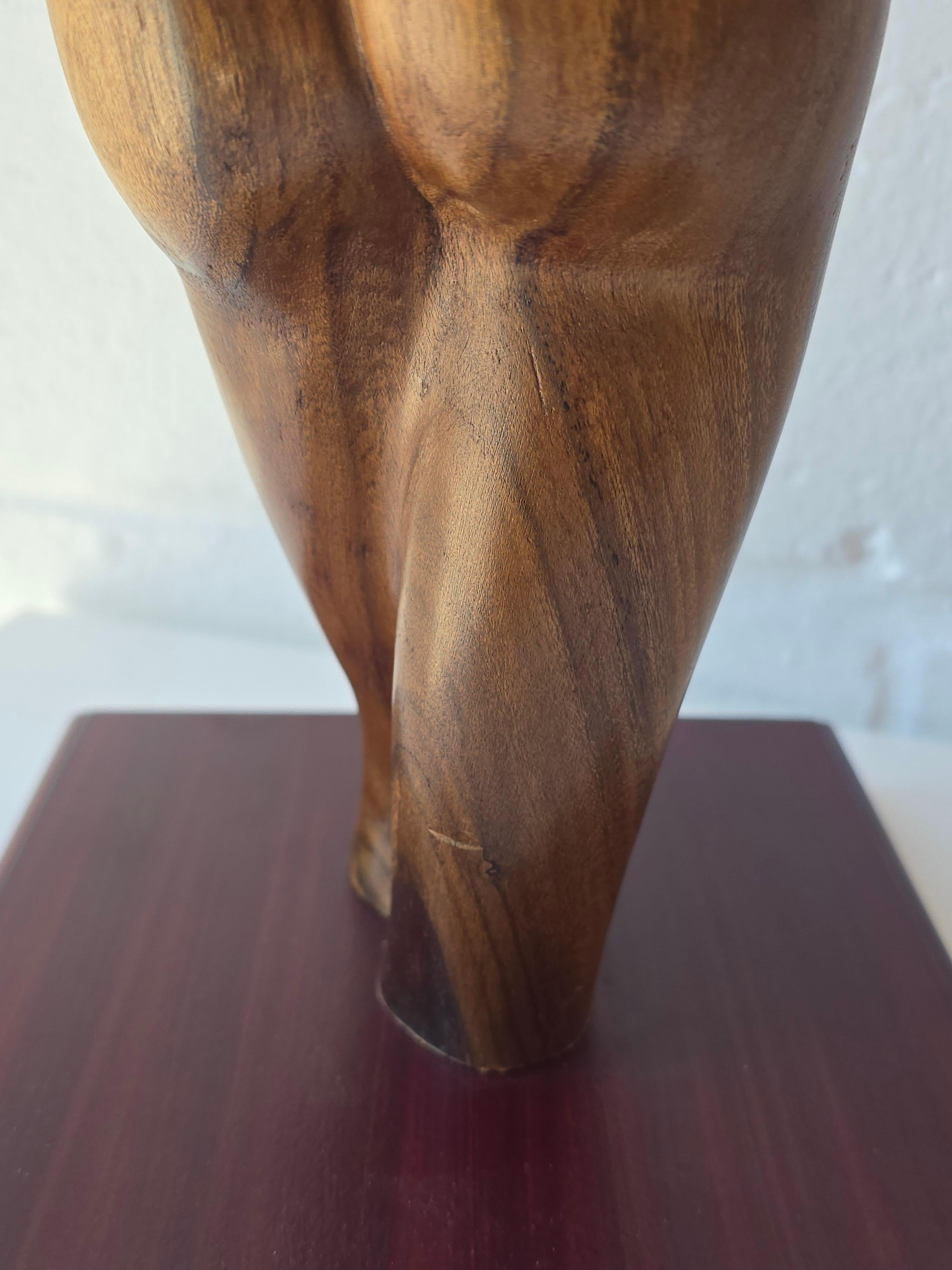 Scultura di figura femminile scolpita in Wood in vendita 1