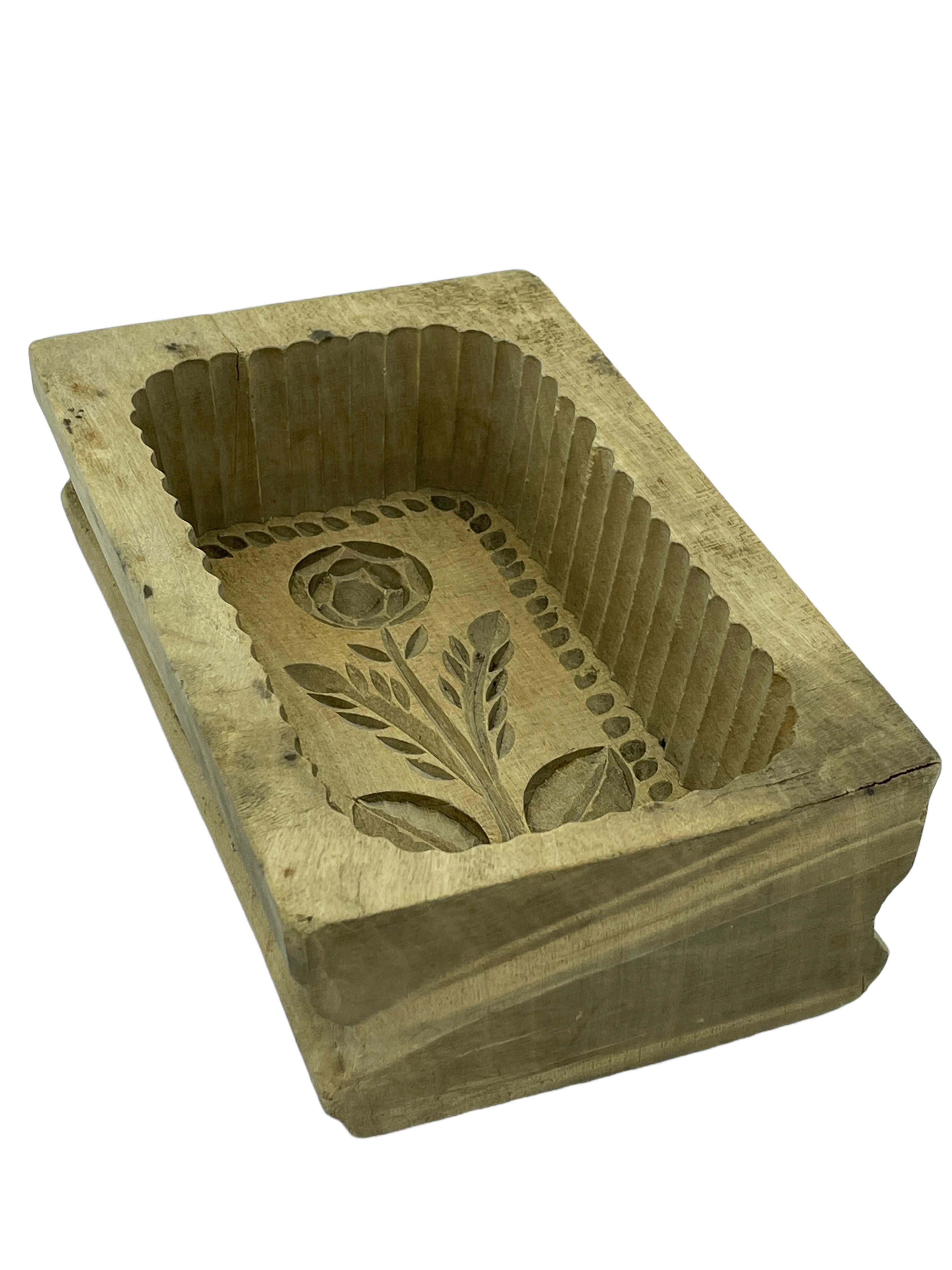Wood Carved Flower Butter Mold Antique, German, 1890s In Good Condition In Nuernberg, DE