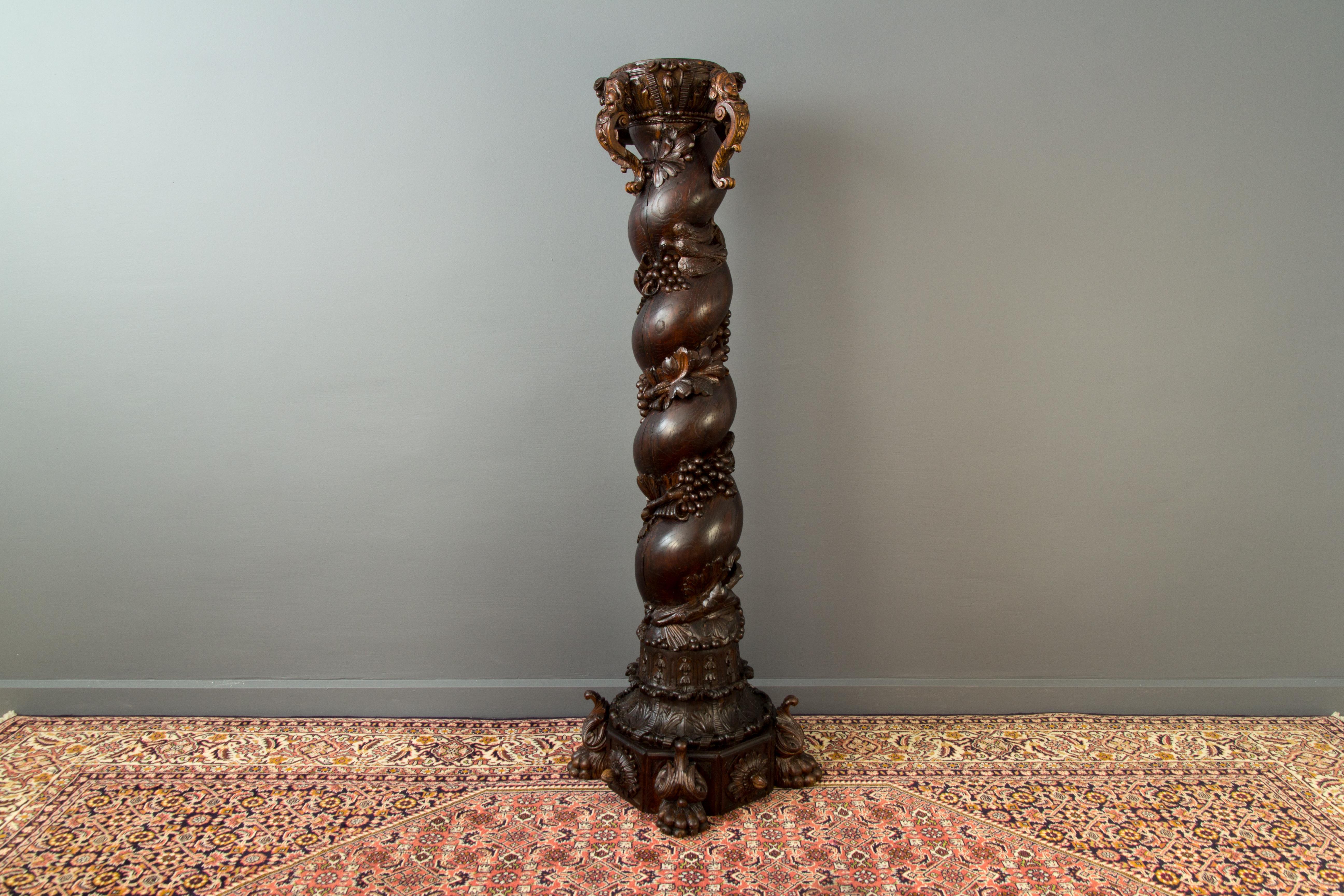 Early 20th Century French Baroque Hand-Carved Oakwood Solomonic Column For Sale 10