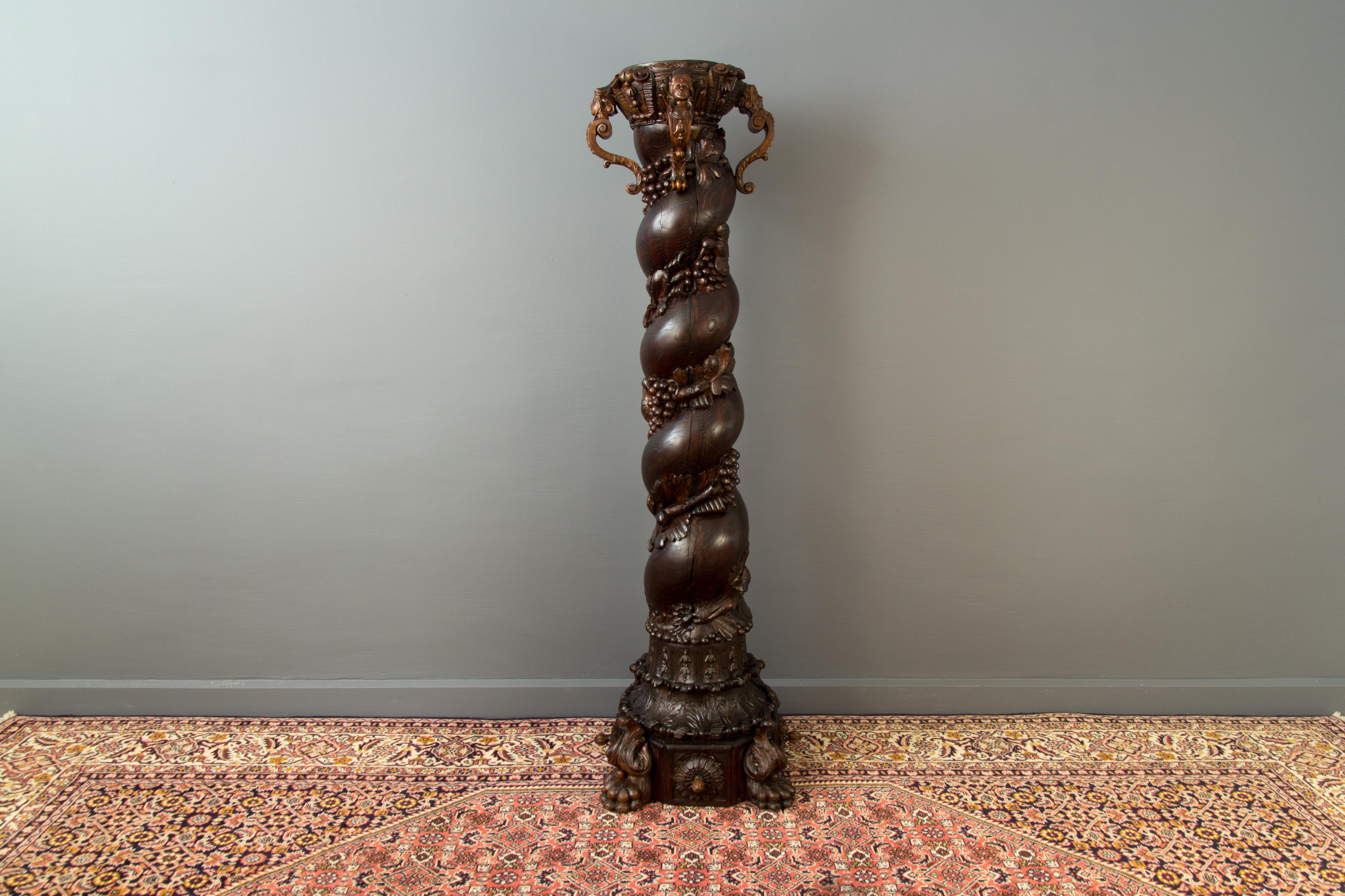 Early 20th Century French Baroque Hand-Carved Oakwood Solomonic Column For Sale 11