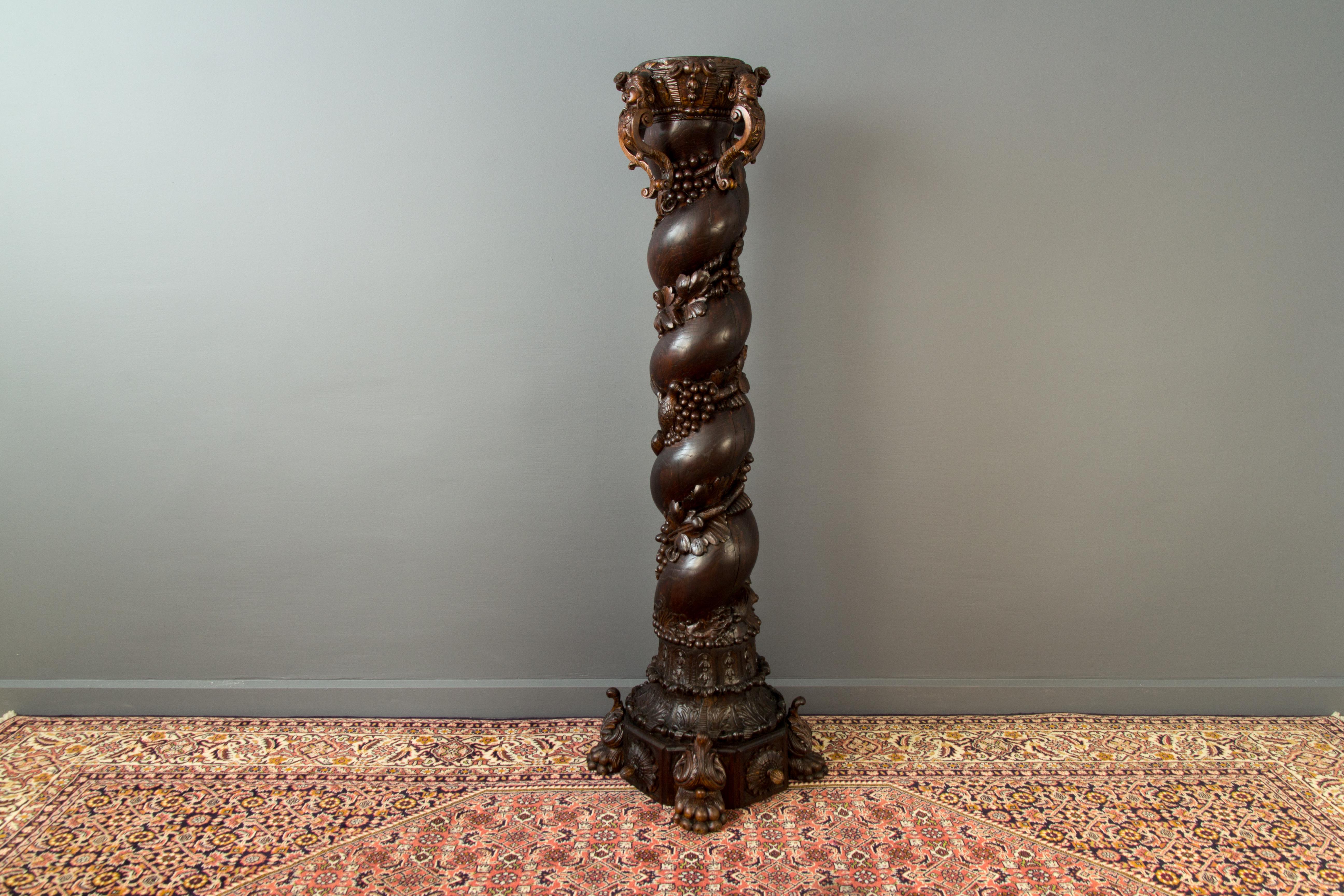 Early 20th Century French Baroque Hand-Carved Oakwood Solomonic Column For Sale 12