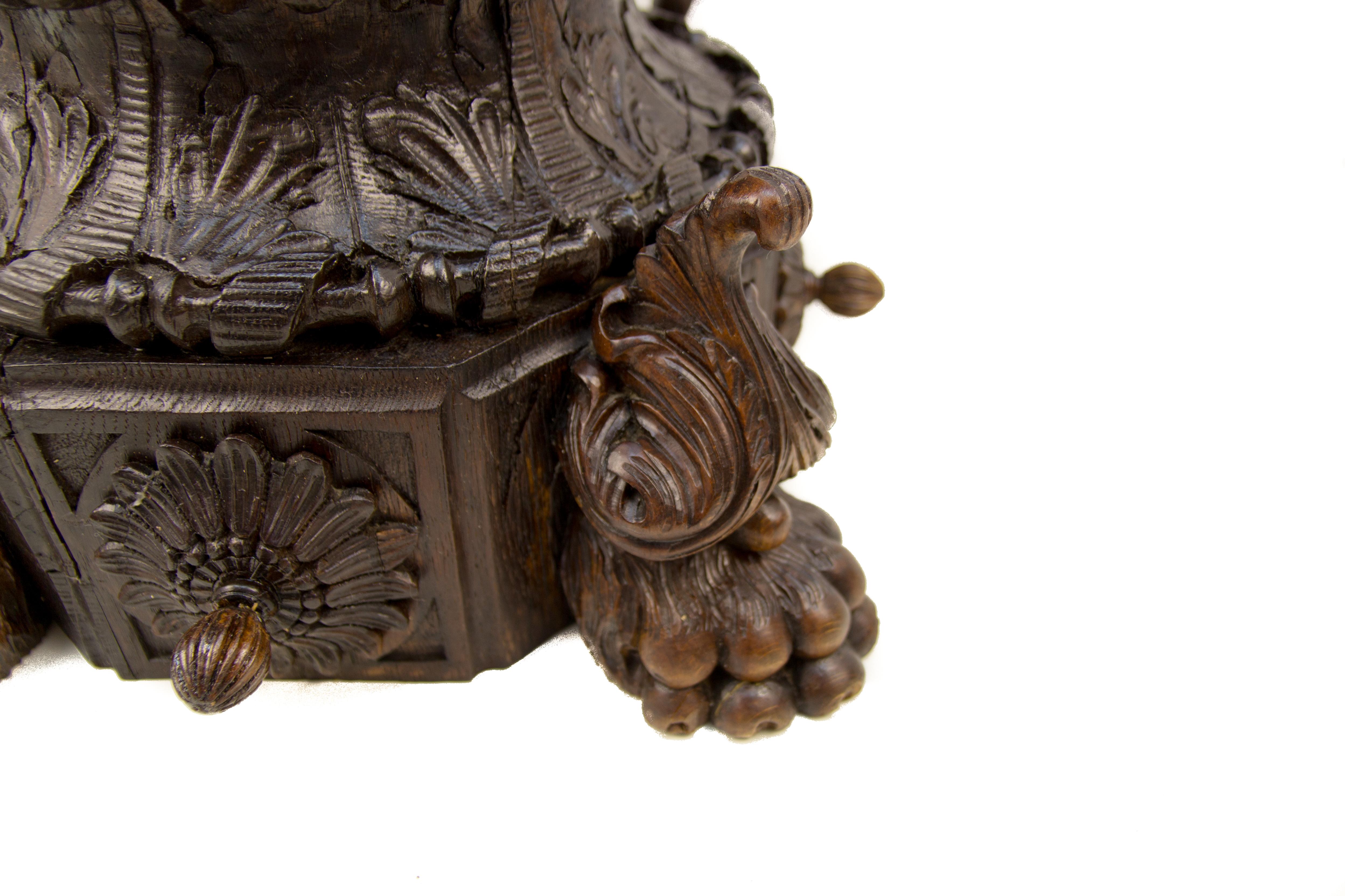 Französischer Barock des frühen 20. Jahrhunderts Handgeschnitzte Eichenholzsäule Solomonische Säule (Geschnitzt) im Angebot