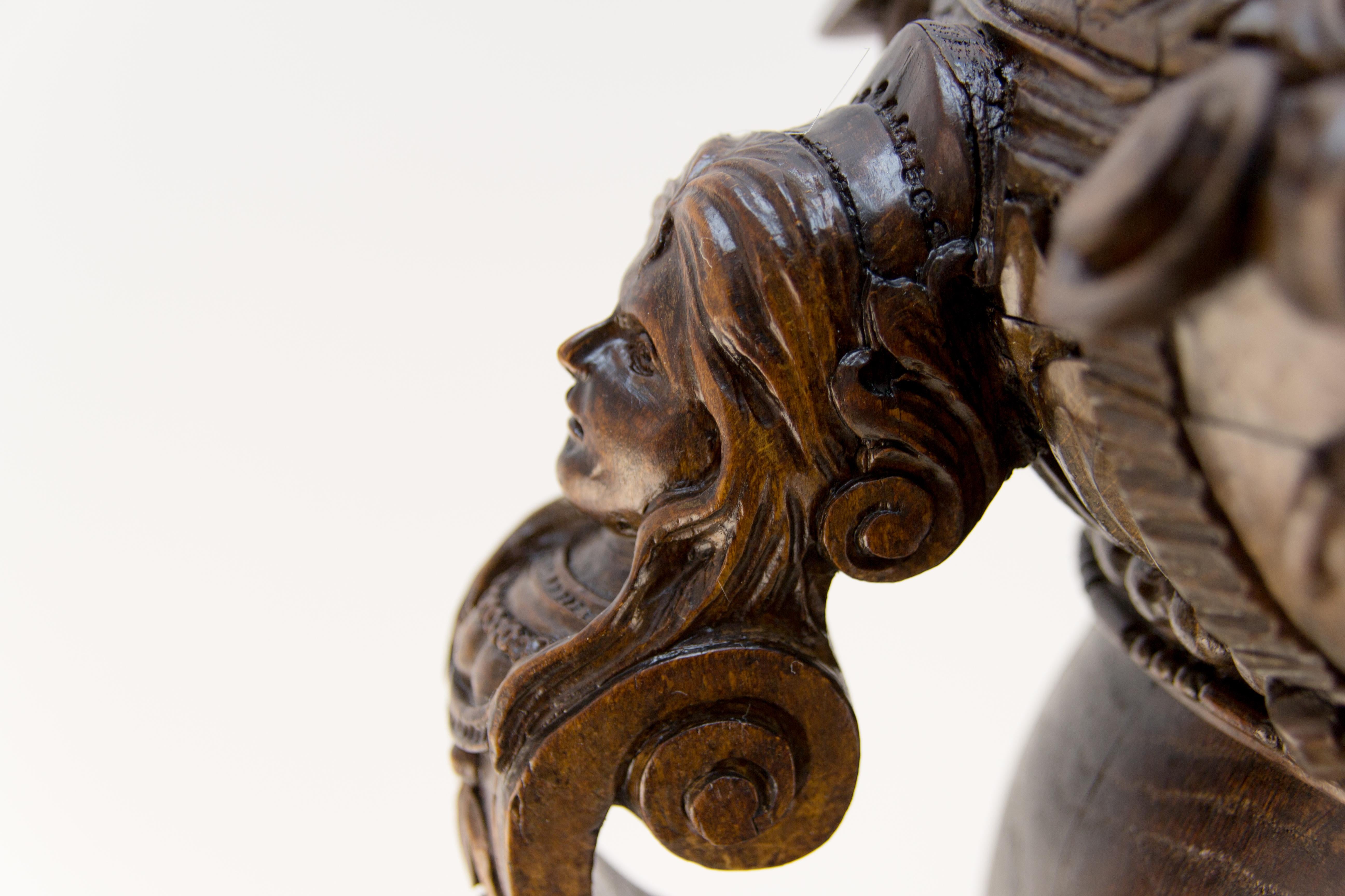 Sculpté Colonne Solomon en bois de chêne sculpté à la main, baroque français du début du 20e siècle en vente