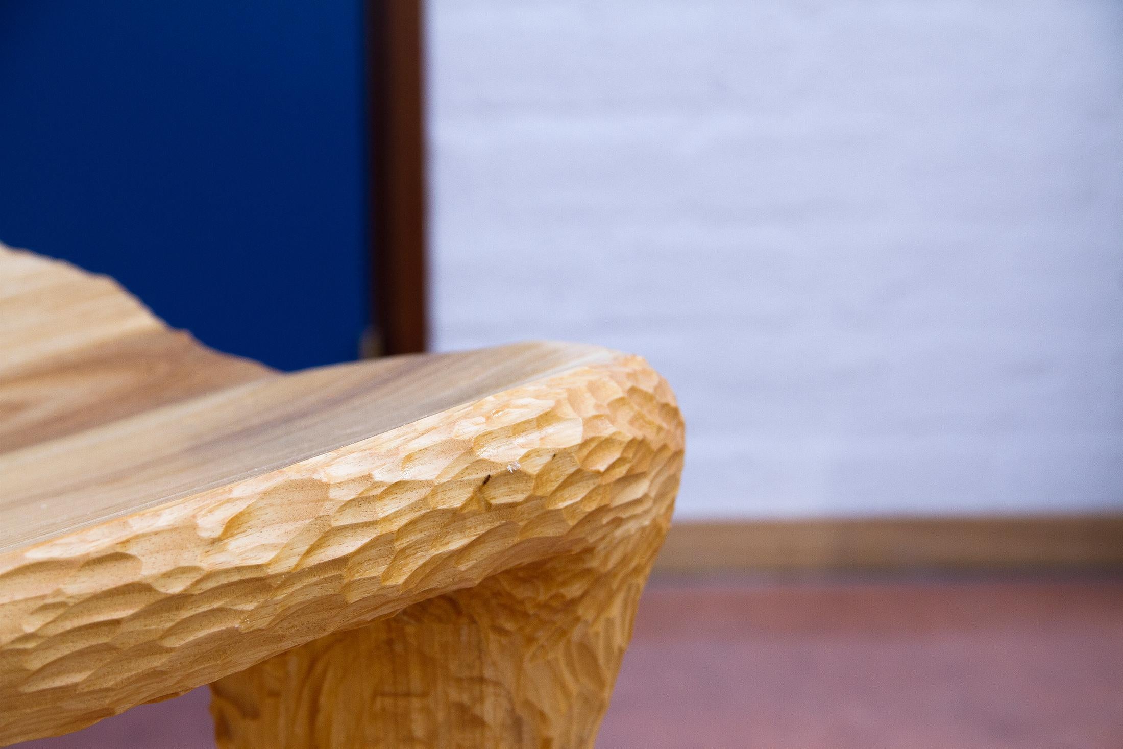 XXIe siècle et contemporain Fauteuil de salon en bois sculpté, fabriqué par Tellurico pour Emma Scully Gallery New York. en vente