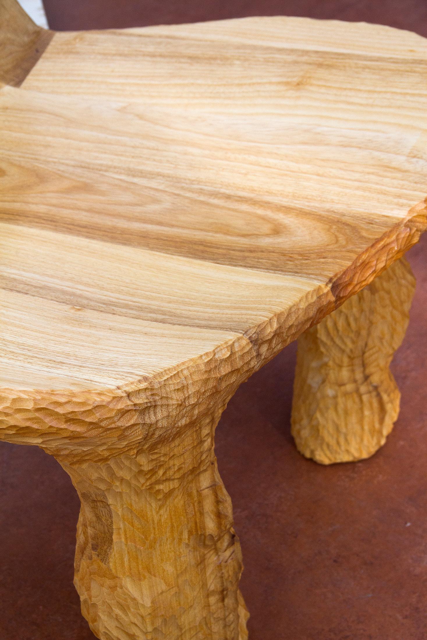 Geschnitzter Loungesessel aus Holz, entworfen von Tellurico für Emma Scully Gallery New York. im Angebot 1