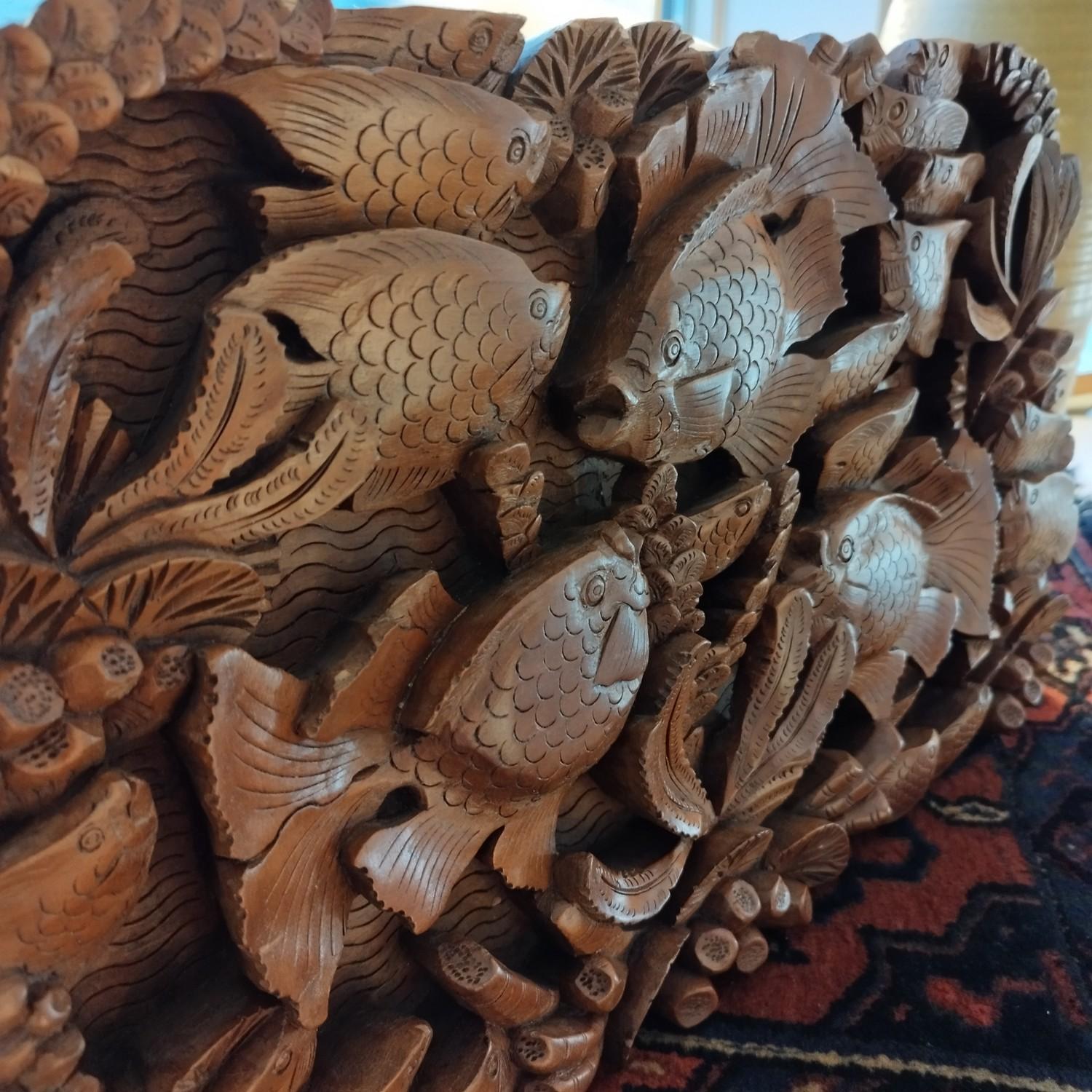 Panneau sculpté en bois représentant un poisson Bon état - En vente à NANTES, FR