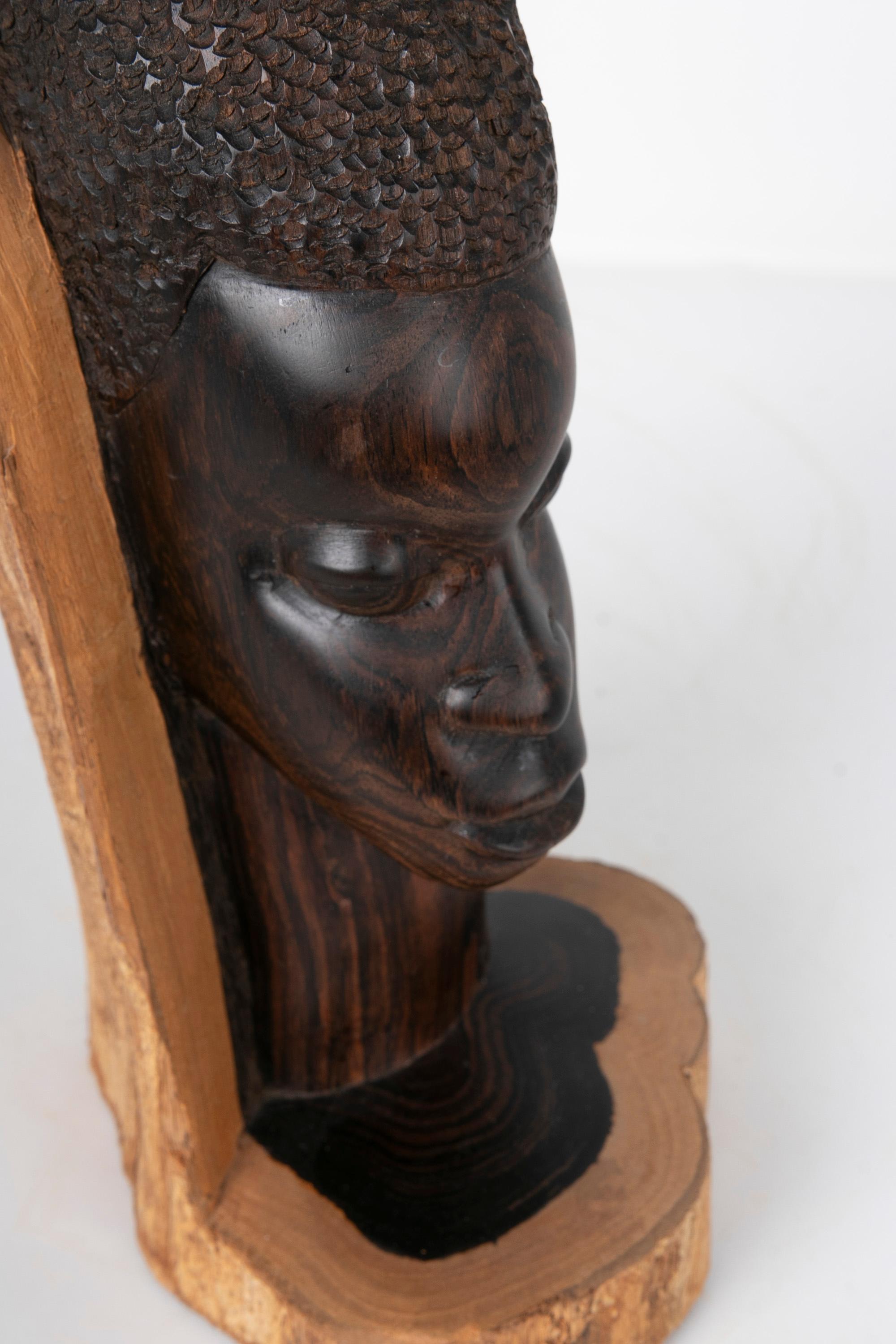 Wood-Carved Sculpture of a Tanzanian Woman Signed and Dated 1922 For Sale 7