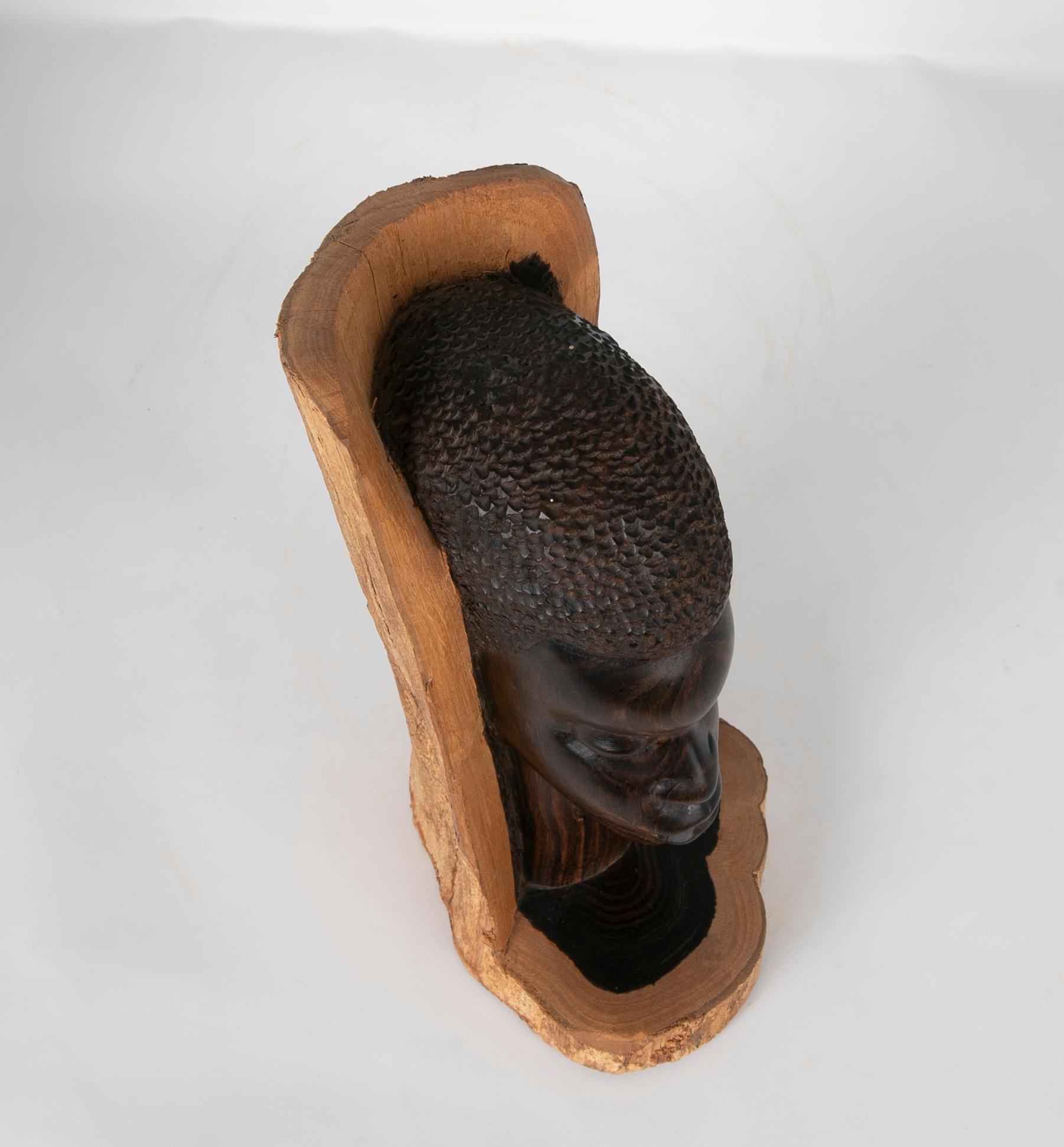 Wood-Carved Sculpture of a Tanzanian Woman Signed and Dated 1922 For Sale 10