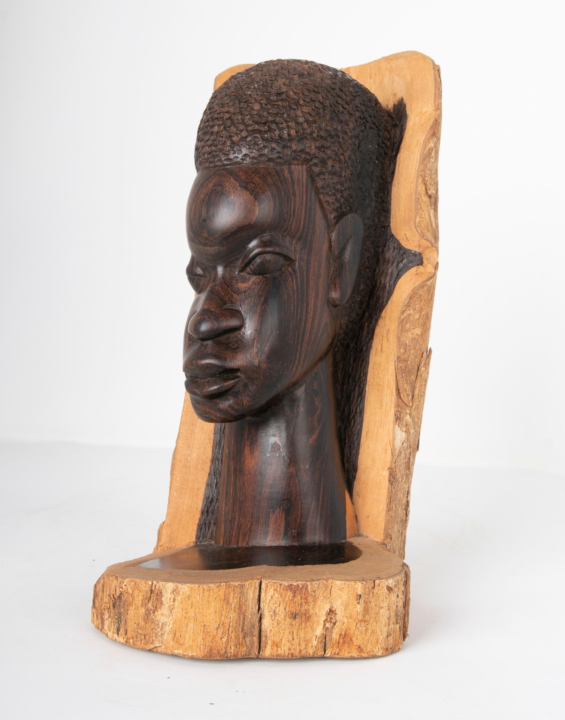 Wood-Carved Sculpture of a Tanzanian Woman Signed and Dated 1922 For Sale 11