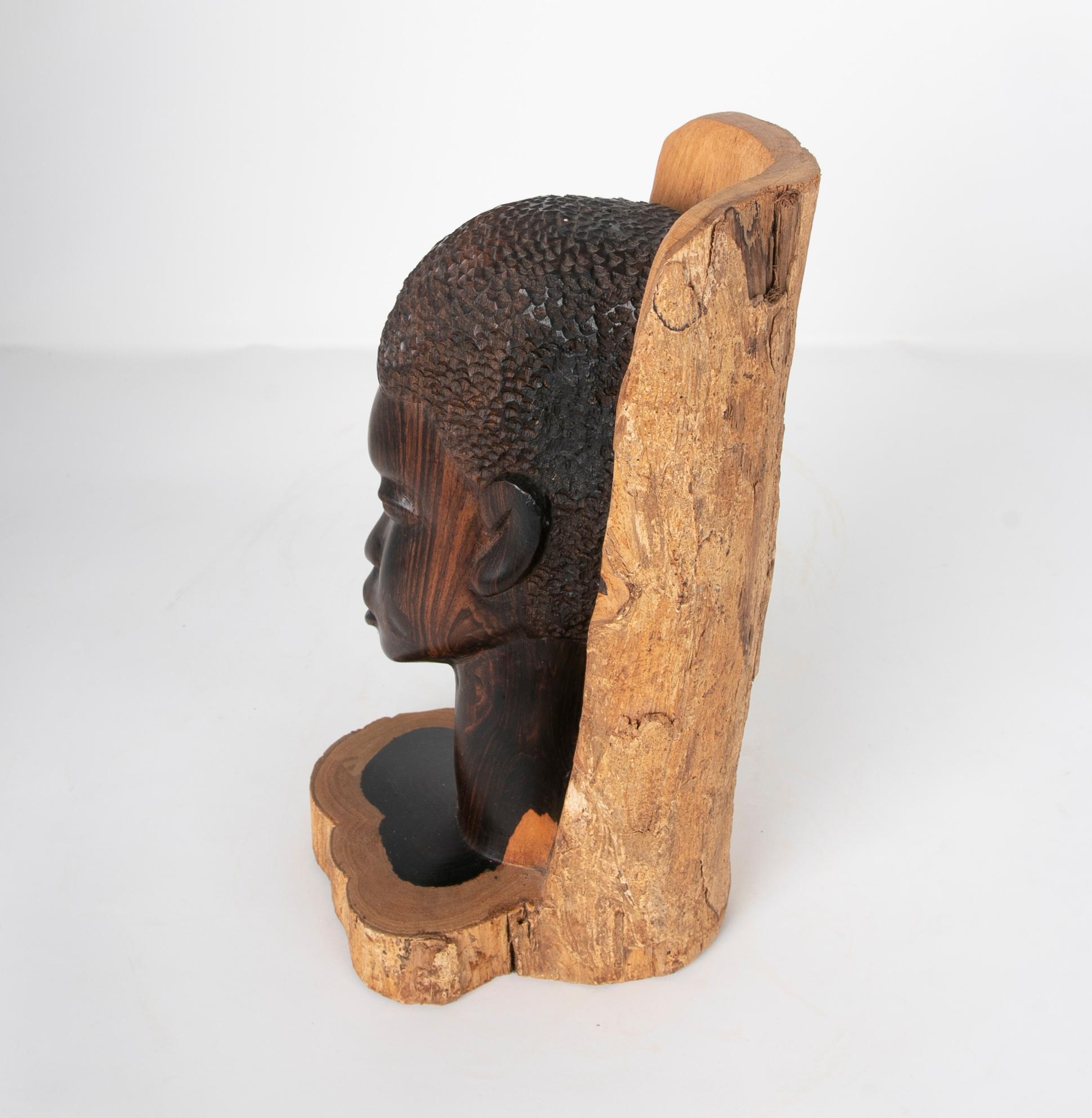 Wood-Carved Sculpture of a Tanzanian Woman Signed and Dated 1922 For Sale 1
