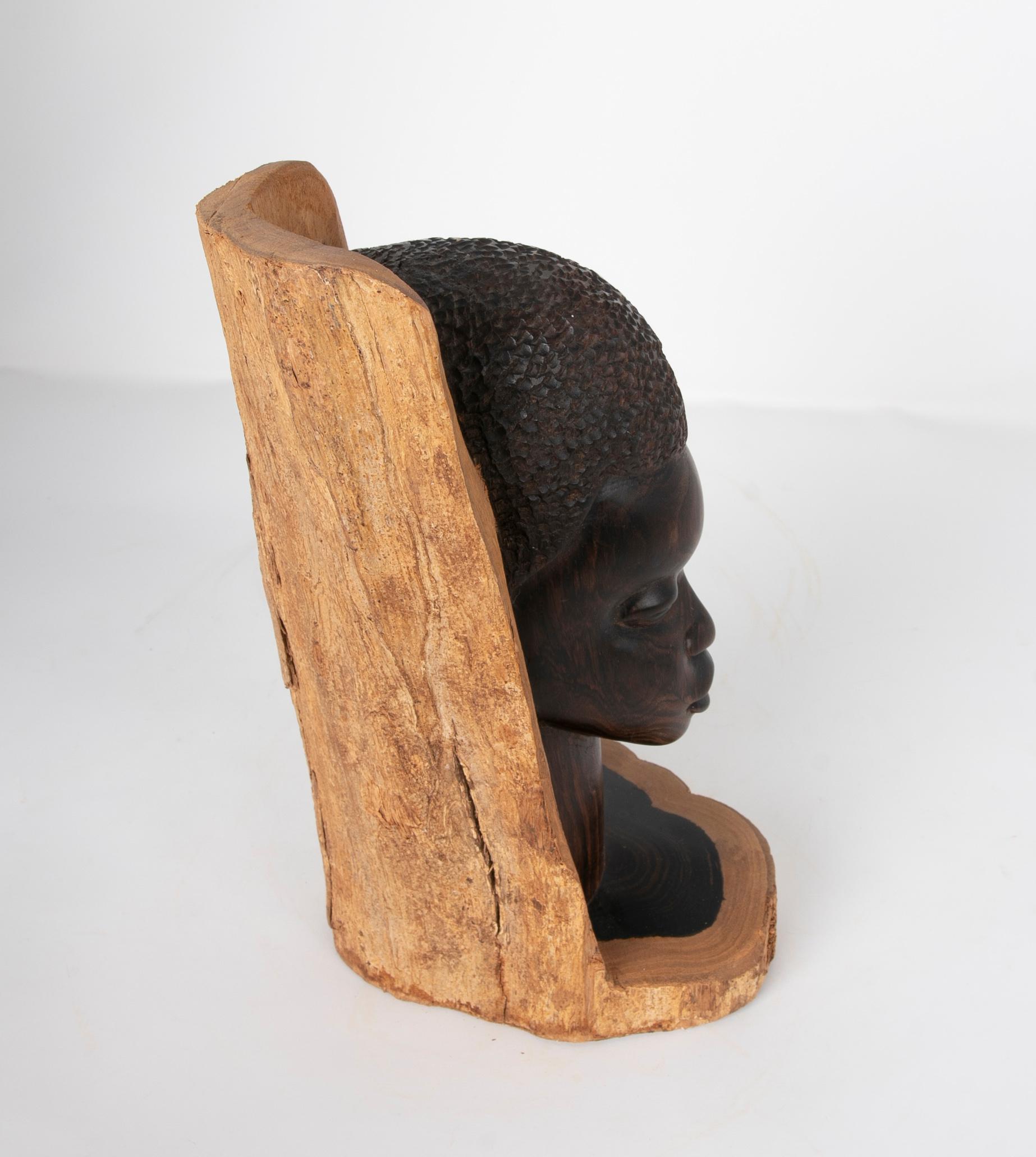 Wood-Carved Sculpture of a Tanzanian Woman Signed and Dated 1922 For Sale 4
