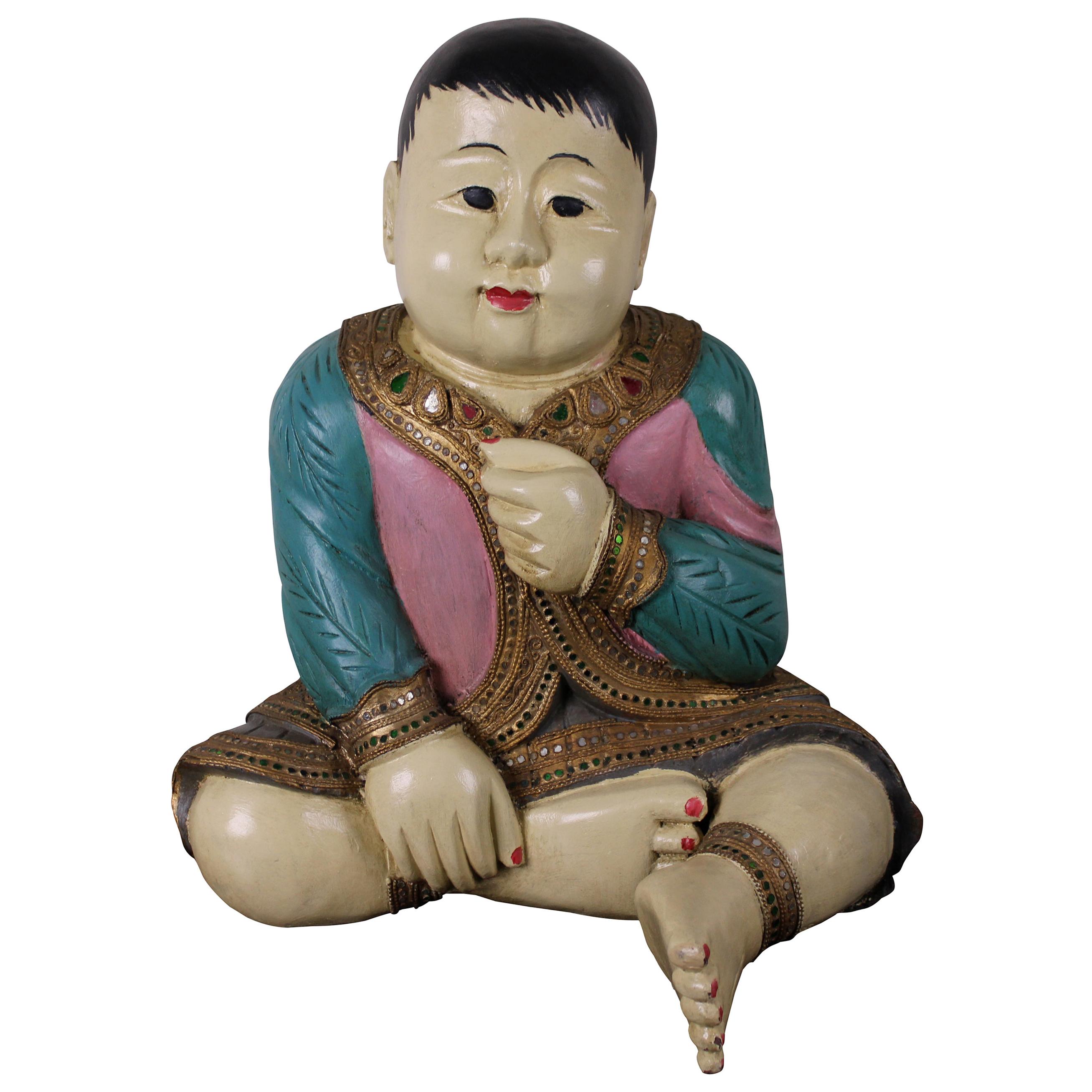 Sculpture de bébé asiatique assise sculptée en bois, laquée et ornée de bijoux Thaïlande