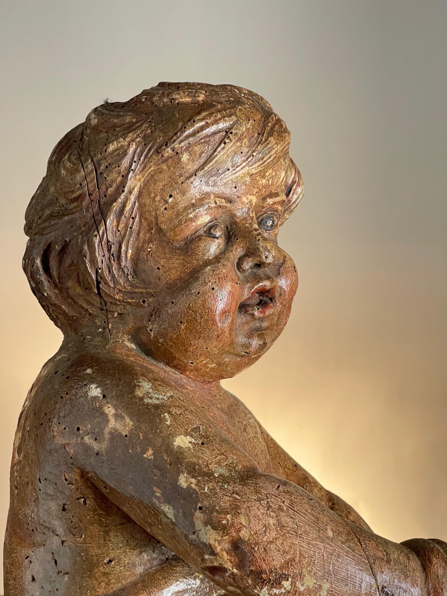 Wood carving of a putti Circa 1650 In Good Condition For Sale In Bakewell, GB