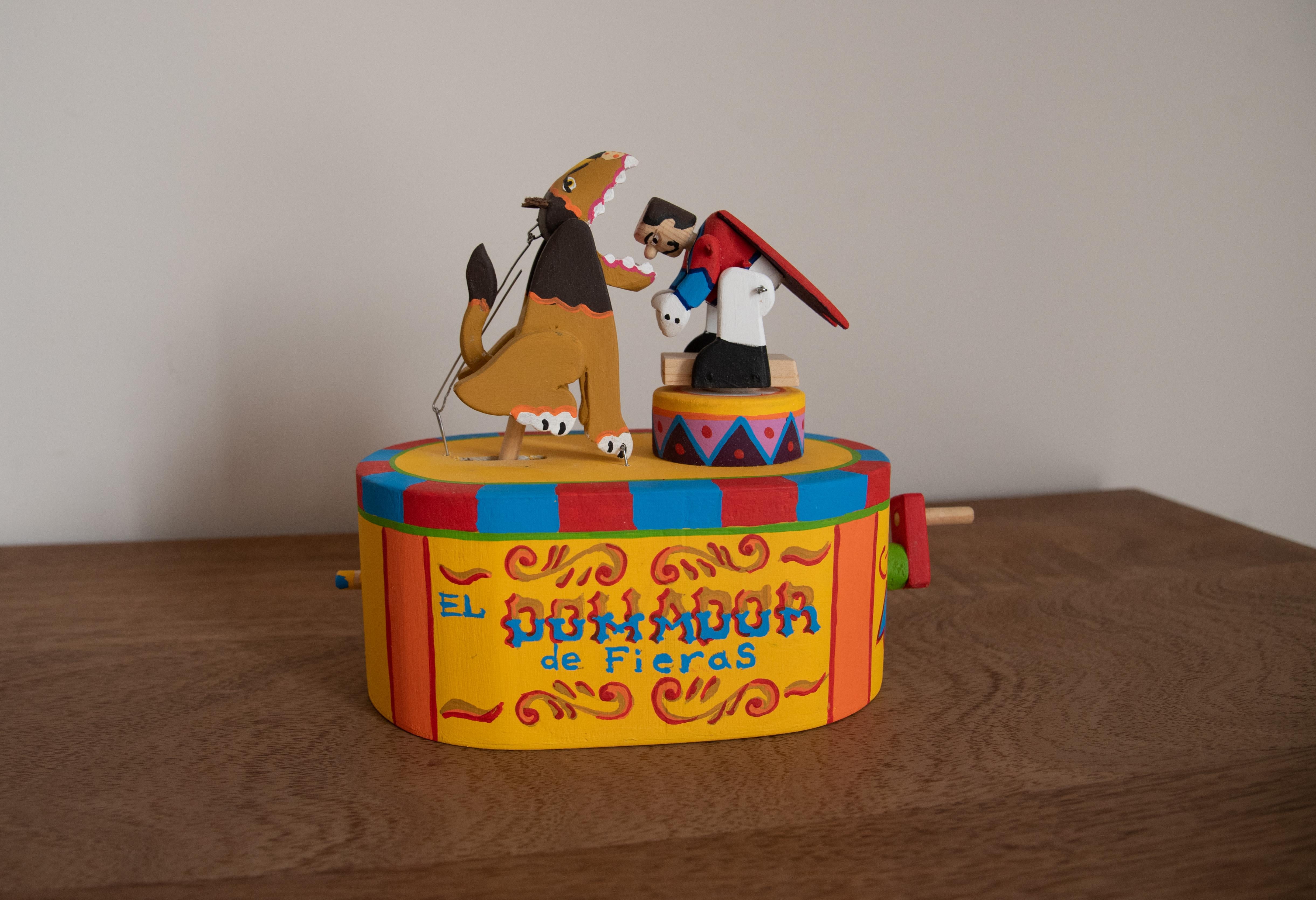 Wood Circus Toy Mexican Lion Tamer Mechanic Traditional Folk Art dipinto a mano in vendita 2
