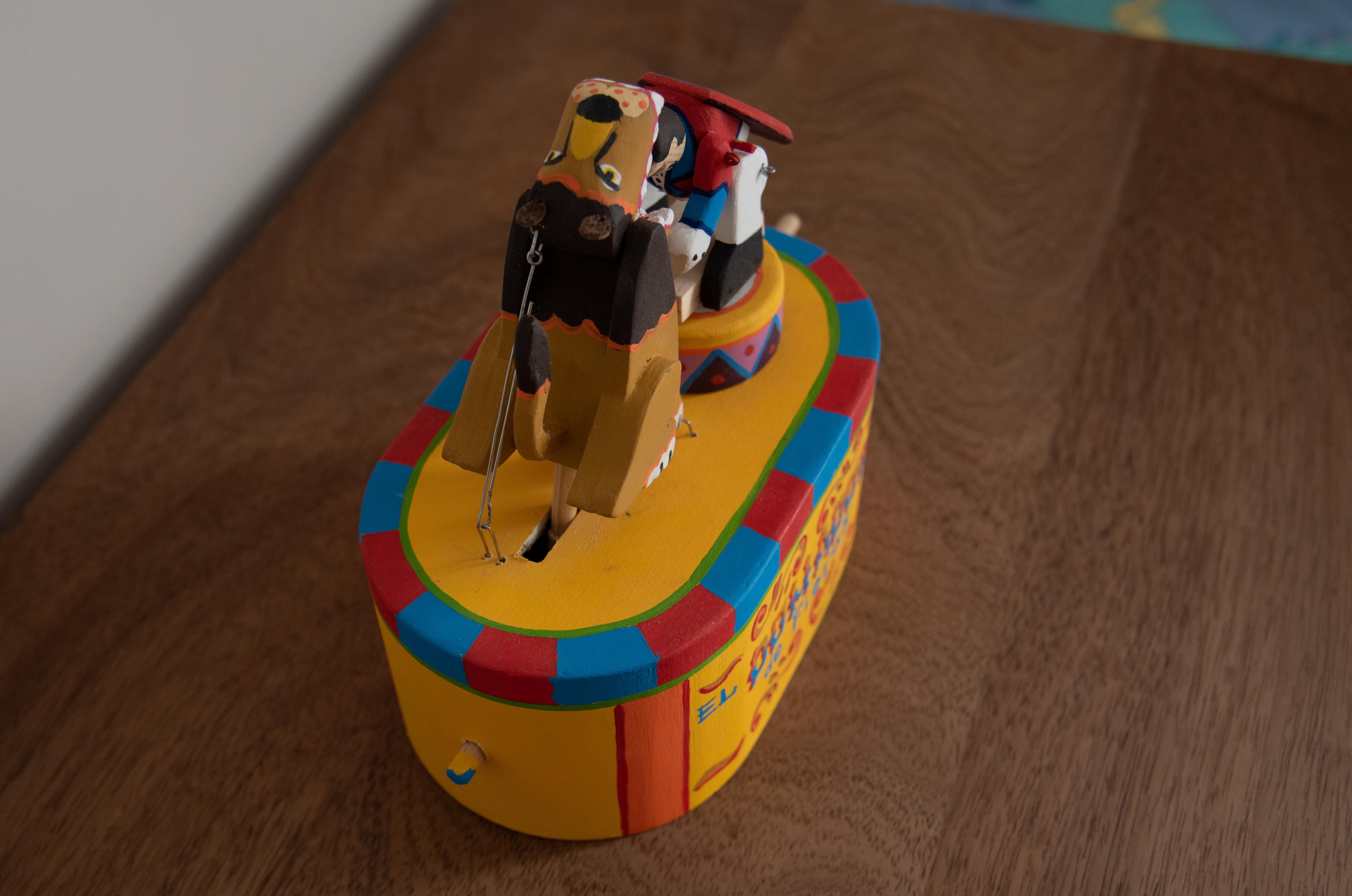 Arte popolare Wood Circus Toy Mexican Lion Tamer Mechanic Traditional Folk Art dipinto a mano in vendita