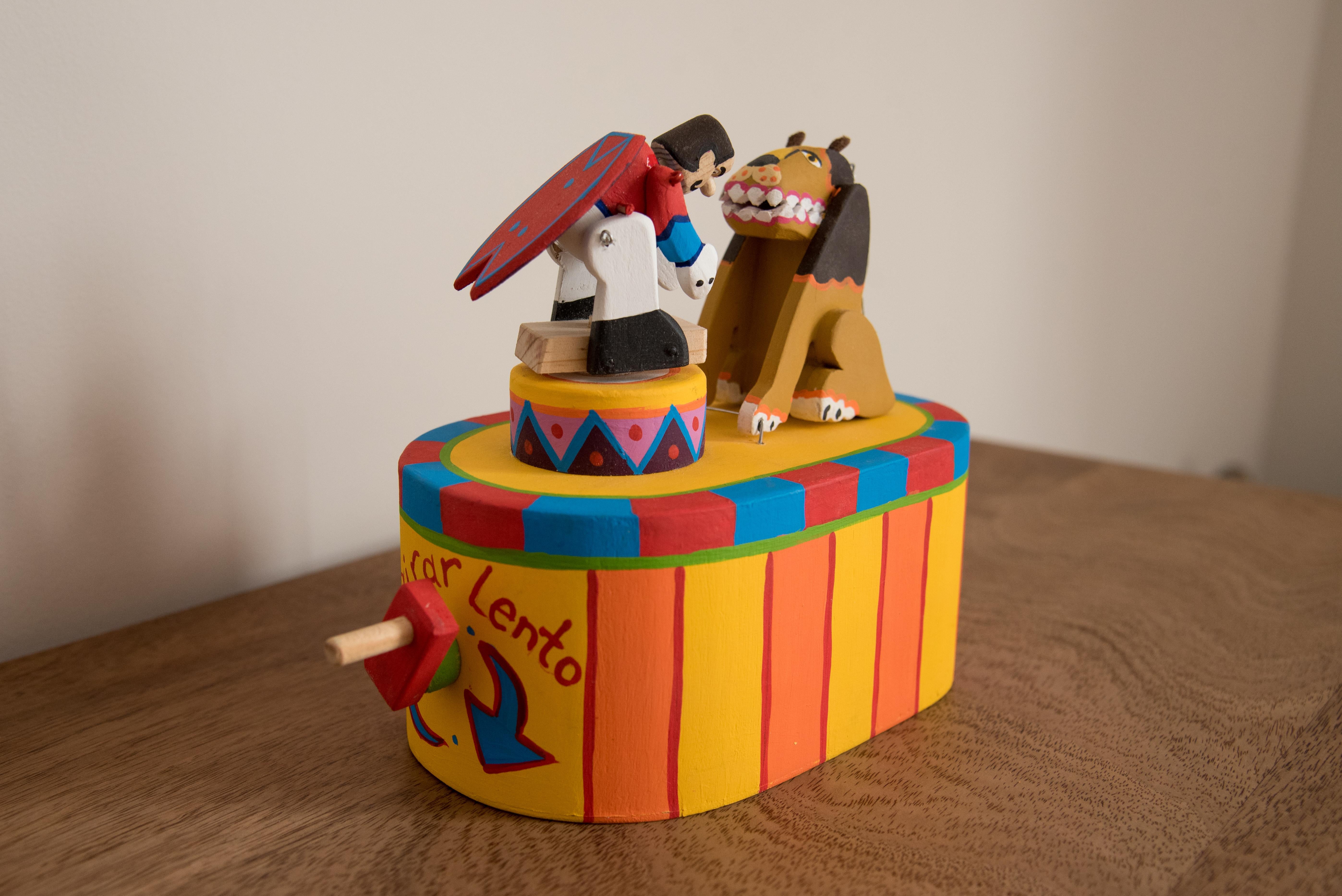 Wood Circus Toy Mexican Lion Tamer Mechanic Traditional Folk Art dipinto a mano in vendita 1